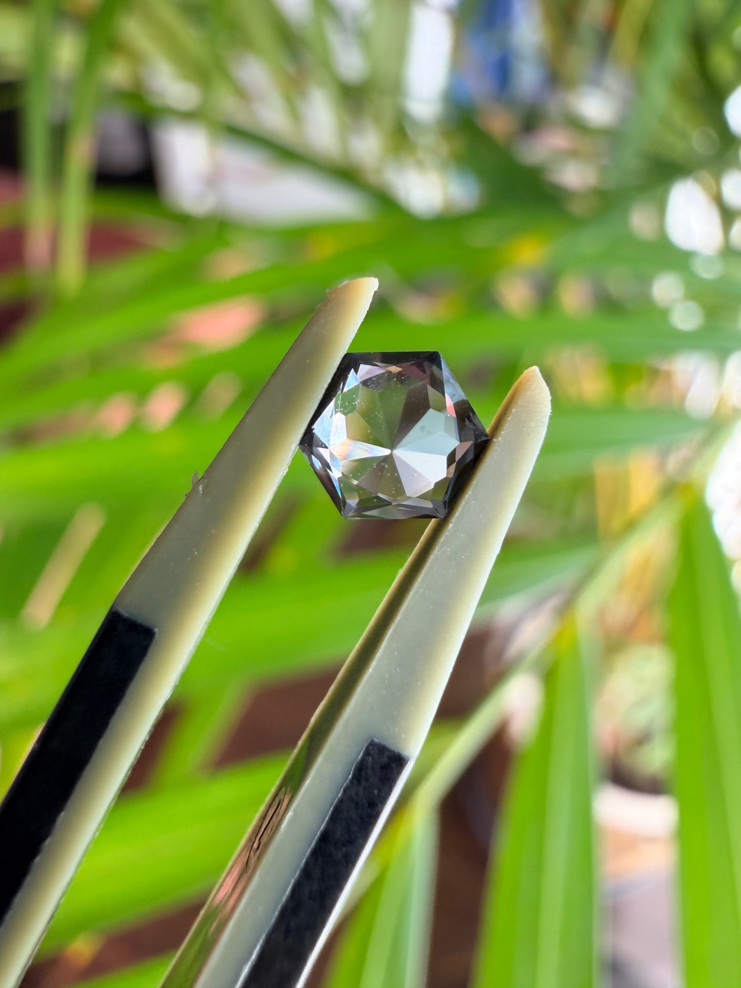 【ヘキサゴンカット⑤】天然　スピネル　約0.525ct