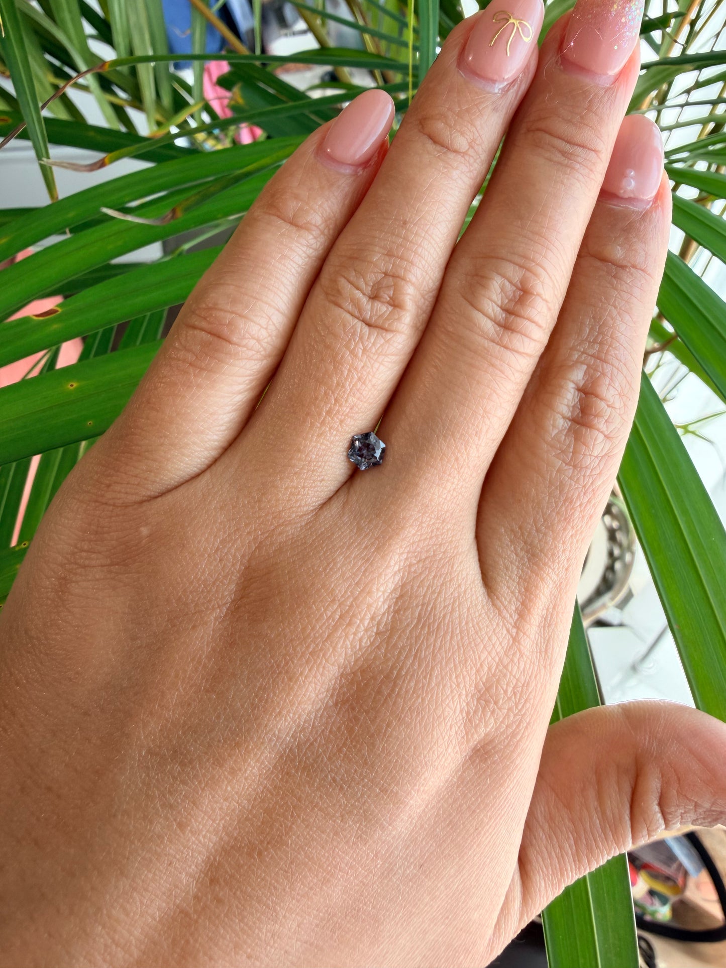 【ヘキサゴンカット⑤】天然　スピネル　約0.525ct