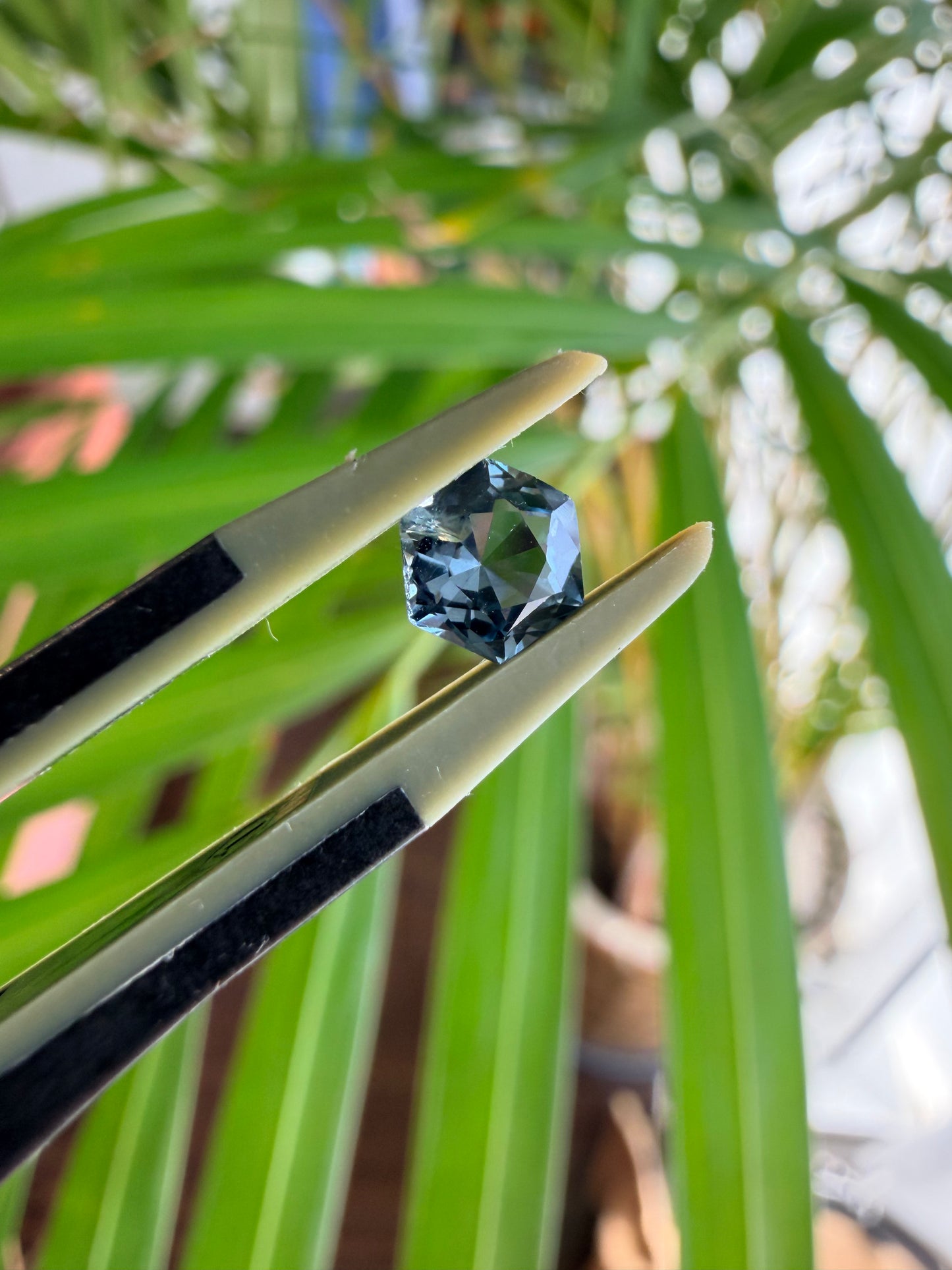 【ヘキサゴンカット⑥】天然　スピネル　約0.545ct