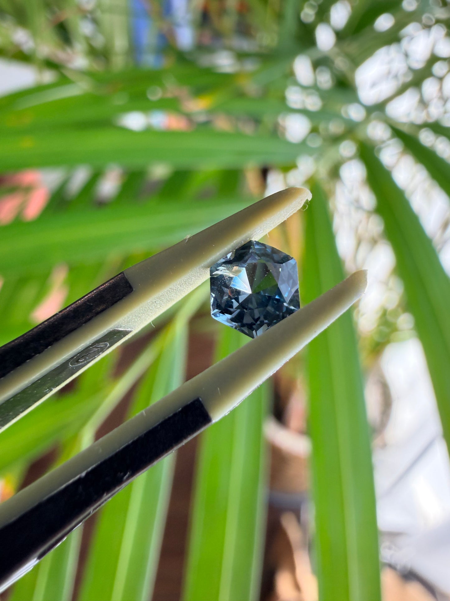 【ヘキサゴンカット⑥】天然　スピネル　約0.545ct