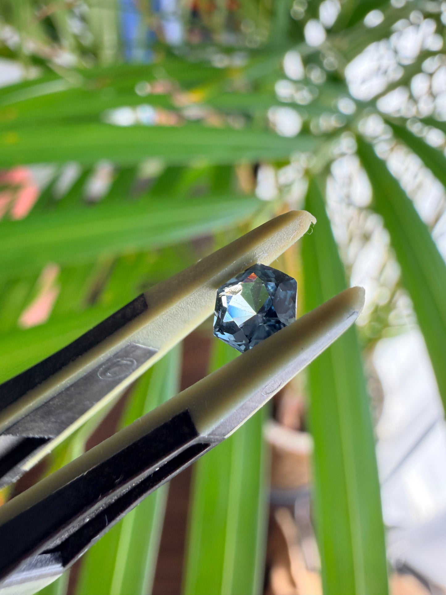 【ヘキサゴンカット⑥】天然　スピネル　約0.545ct