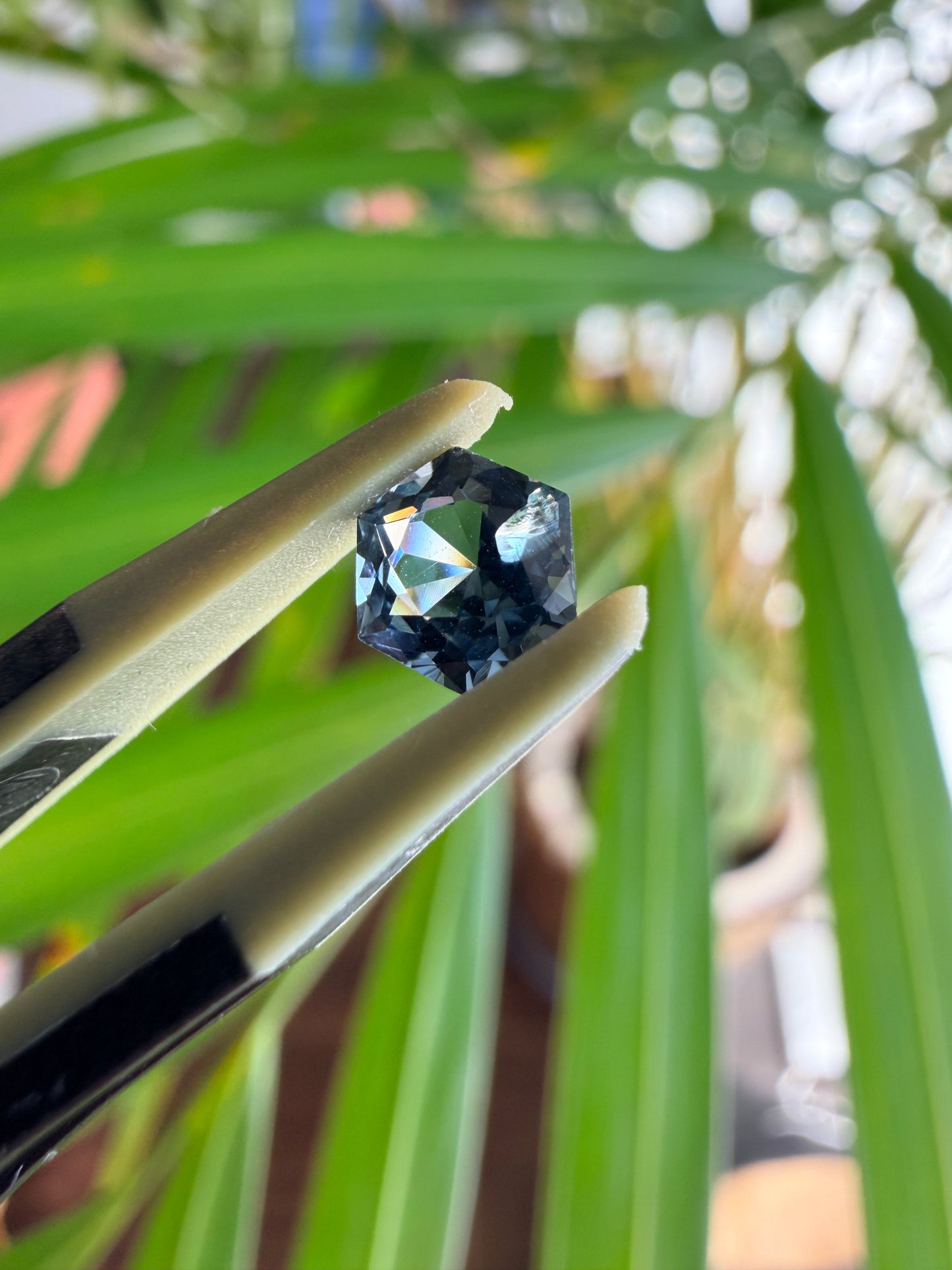 【ヘキサゴンカット⑥】天然　スピネル　約0.545ct