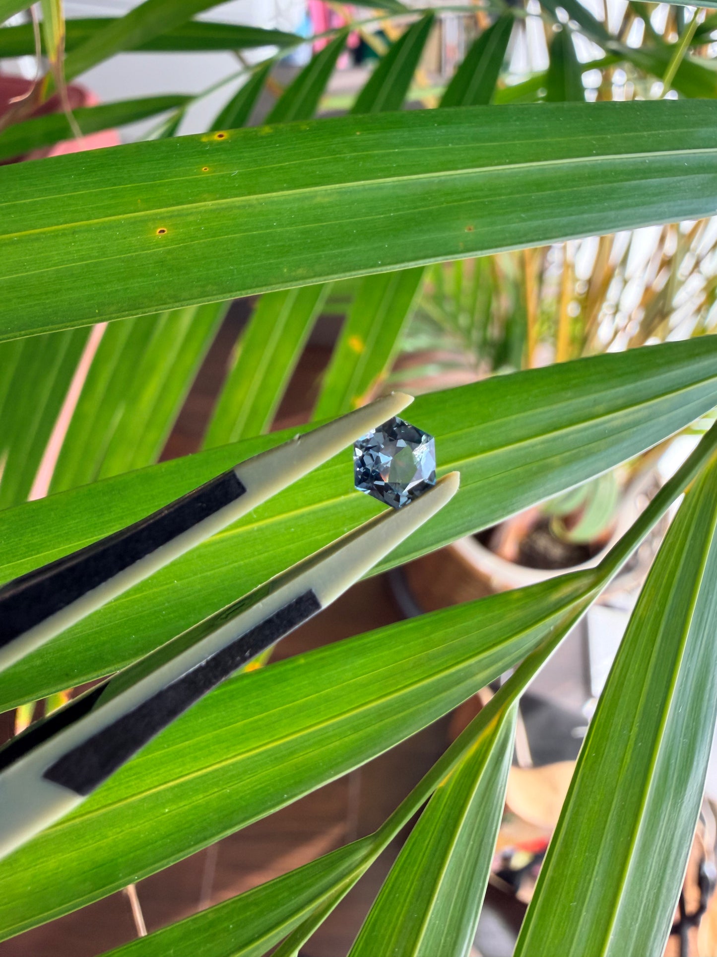 【ヘキサゴンカット⑥】天然　スピネル　約0.545ct