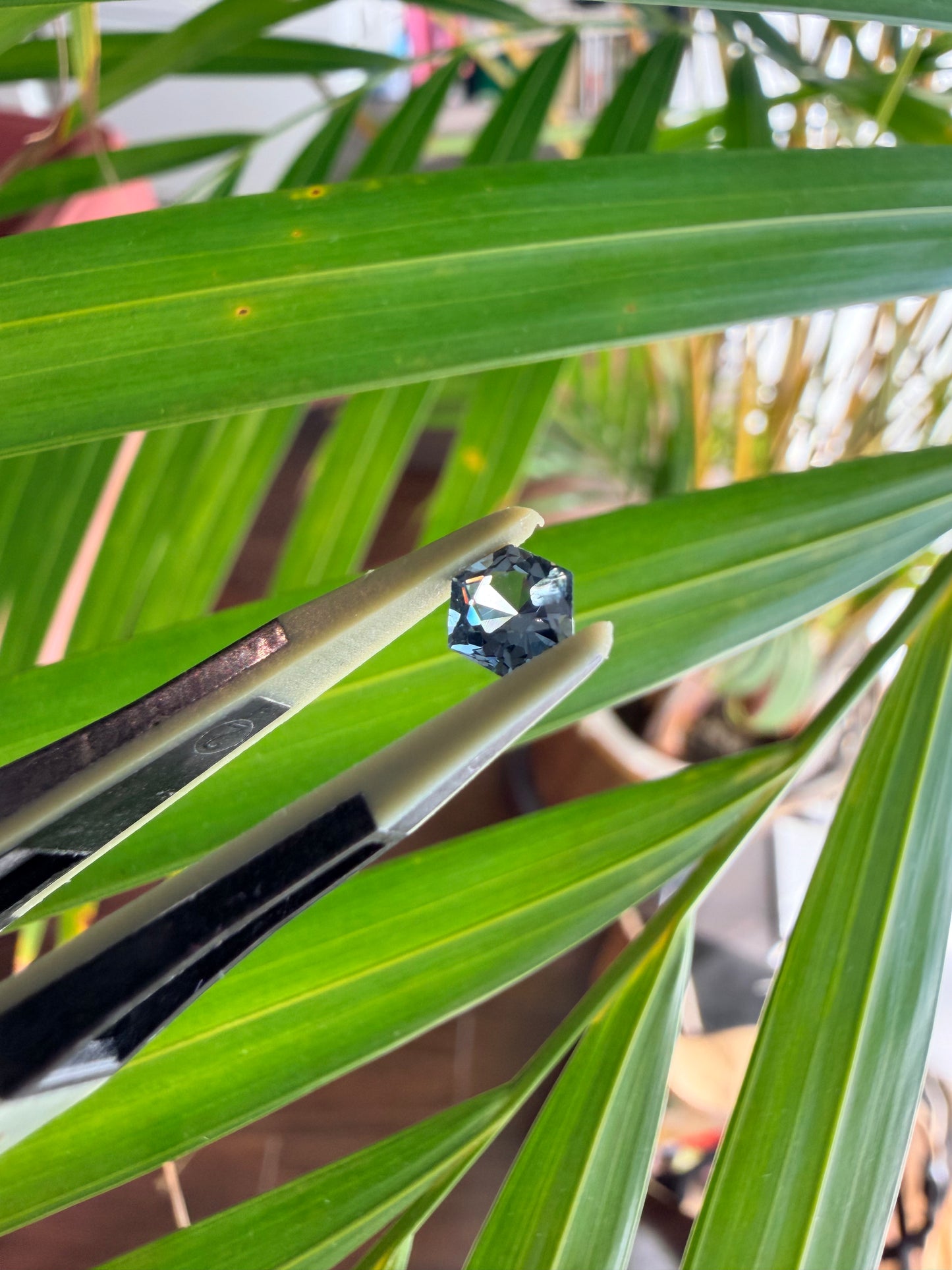 【ヘキサゴンカット⑥】天然　スピネル　約0.545ct