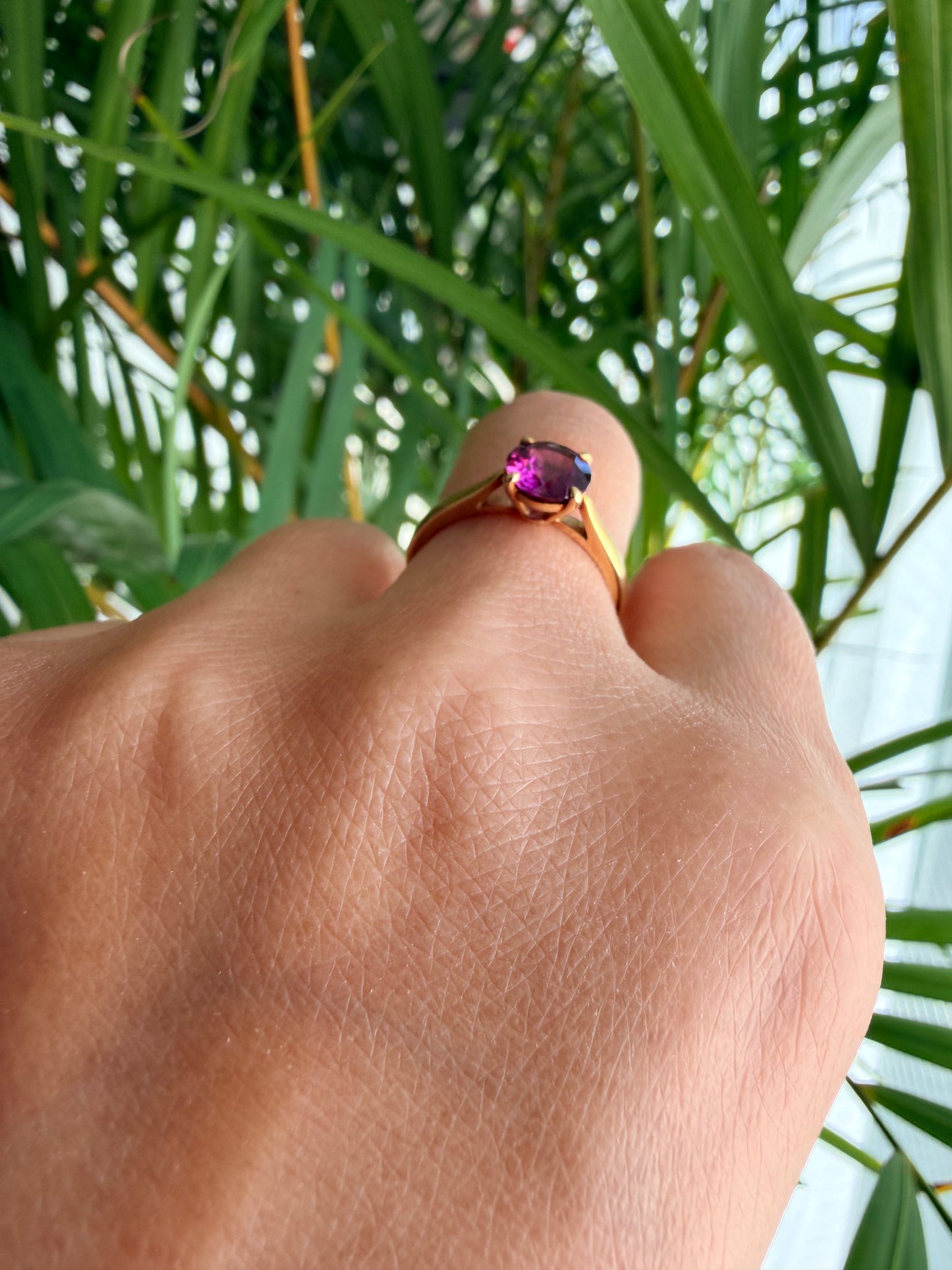 11.　【ソリテール】YG 4本爪ロードライトガーネットリング