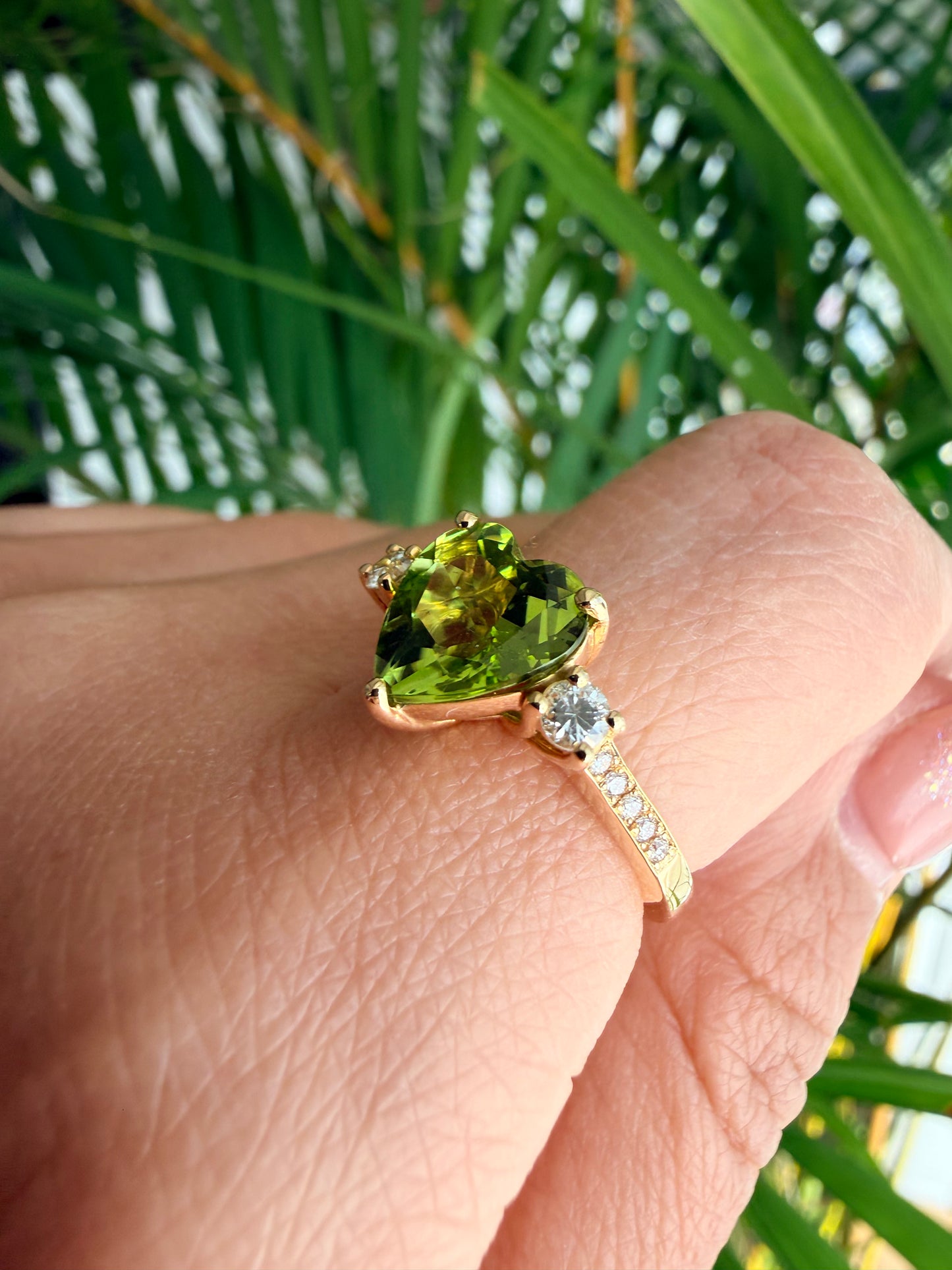 07. 【オトナのハートリング】YG　ハートシェイプペリドットリング