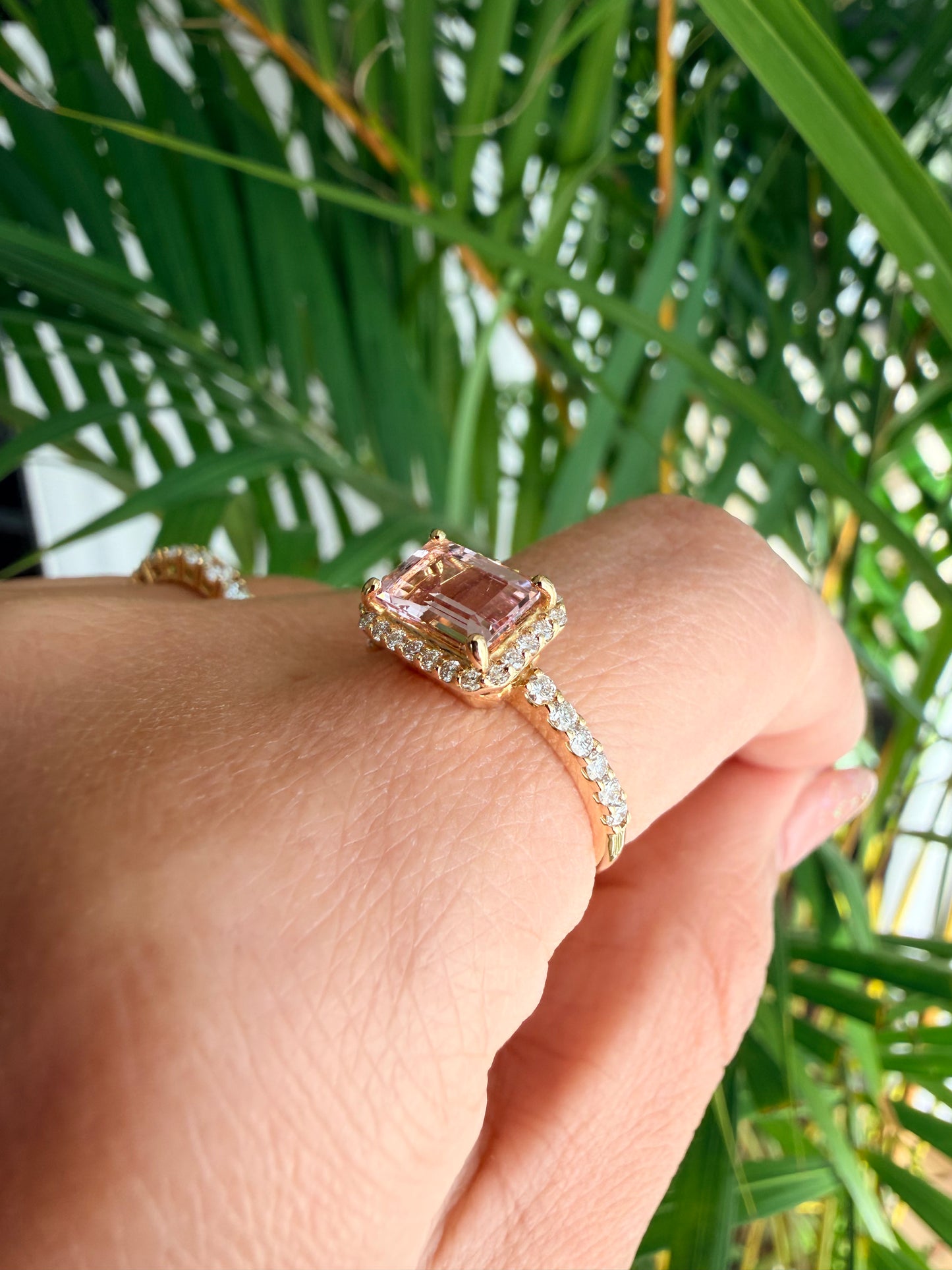 08.  YG エメラルドカット モルガナイトリング