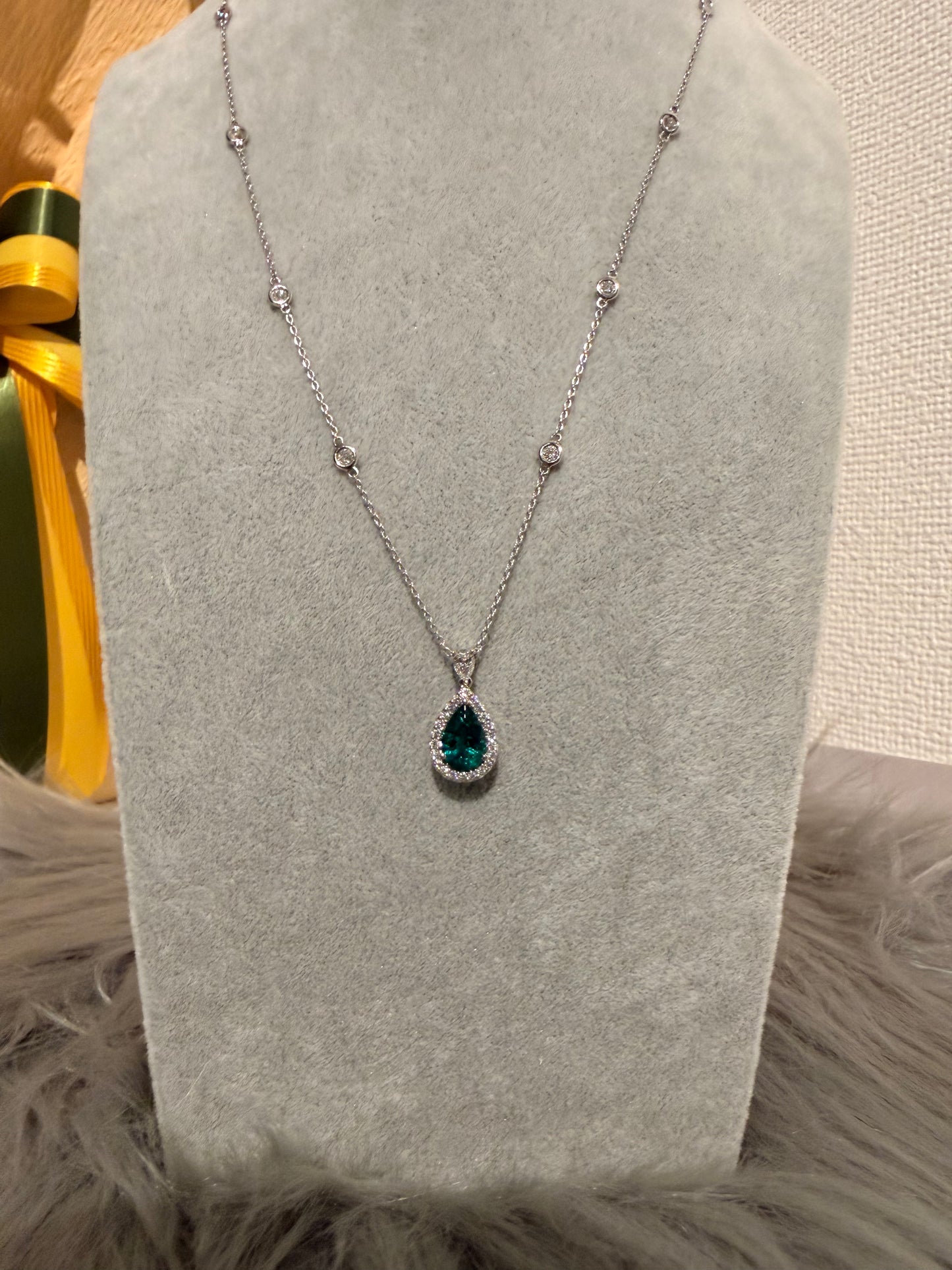 20. PT ペアシェイプエメラルド ネックレス F2 GIA鑑別書付き