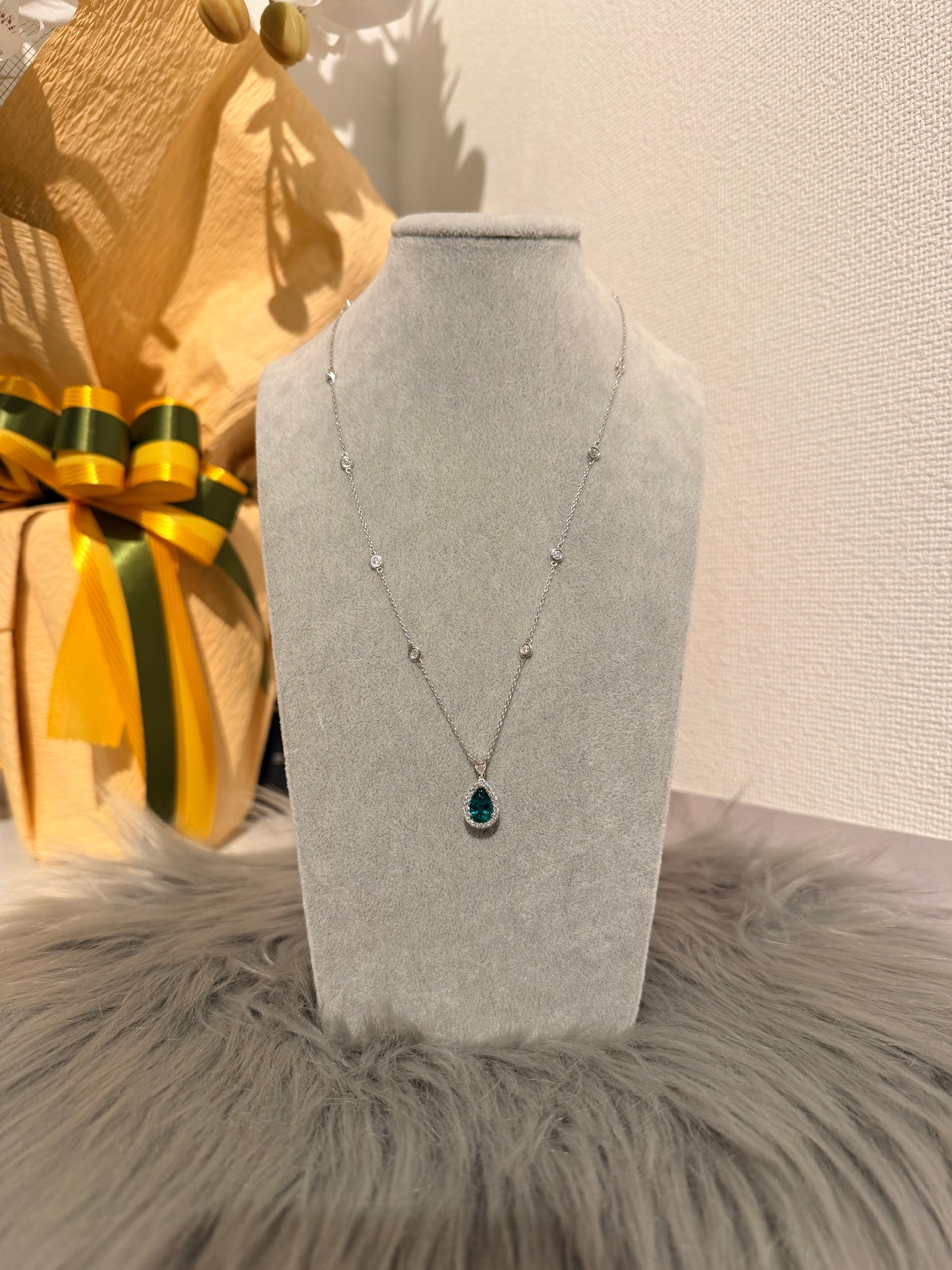 20. PT ペアシェイプエメラルド ネックレス F2 GIA鑑別書付き