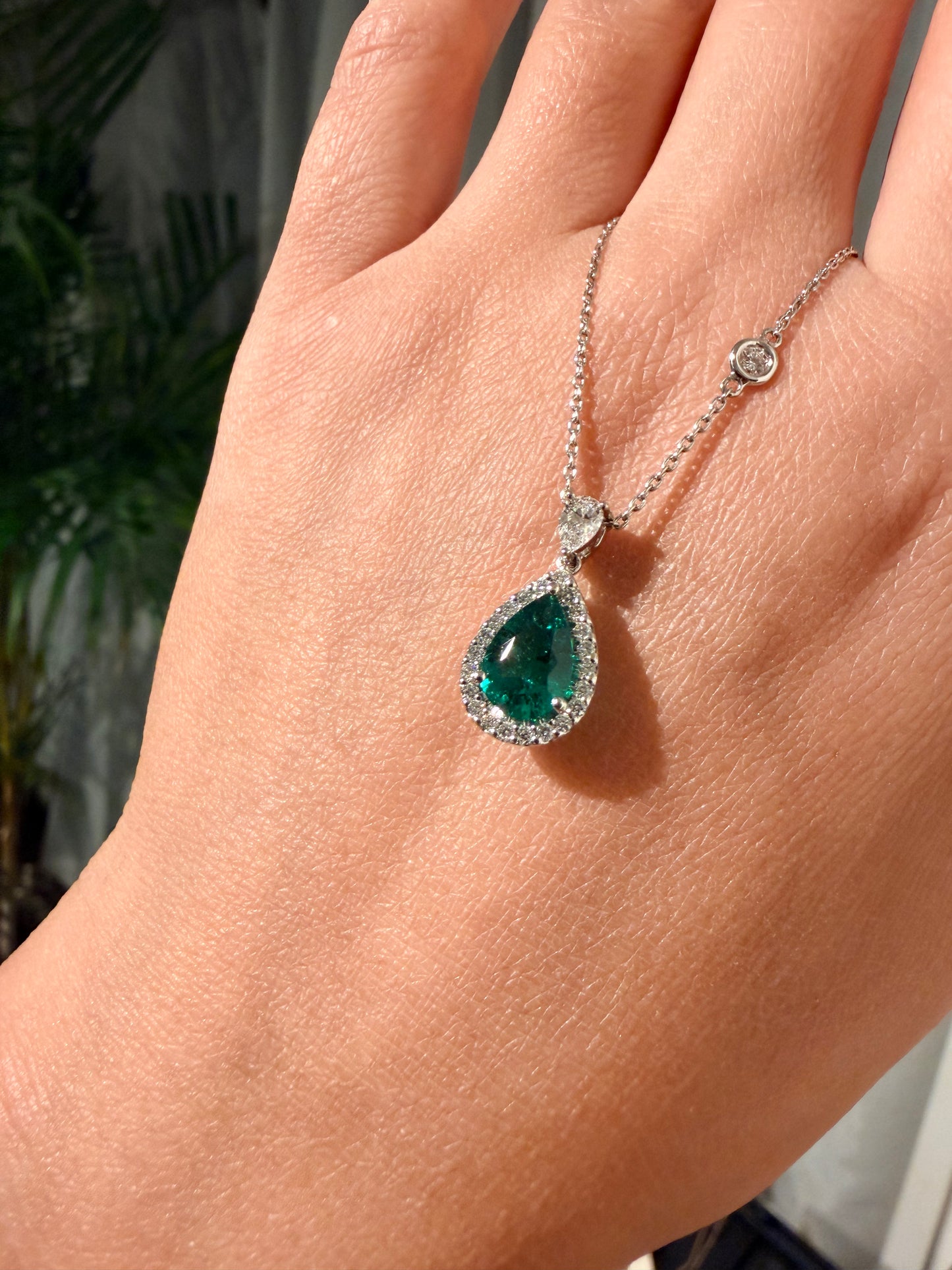 20. PT ペアシェイプエメラルド ネックレス F2 GIA鑑別書付き