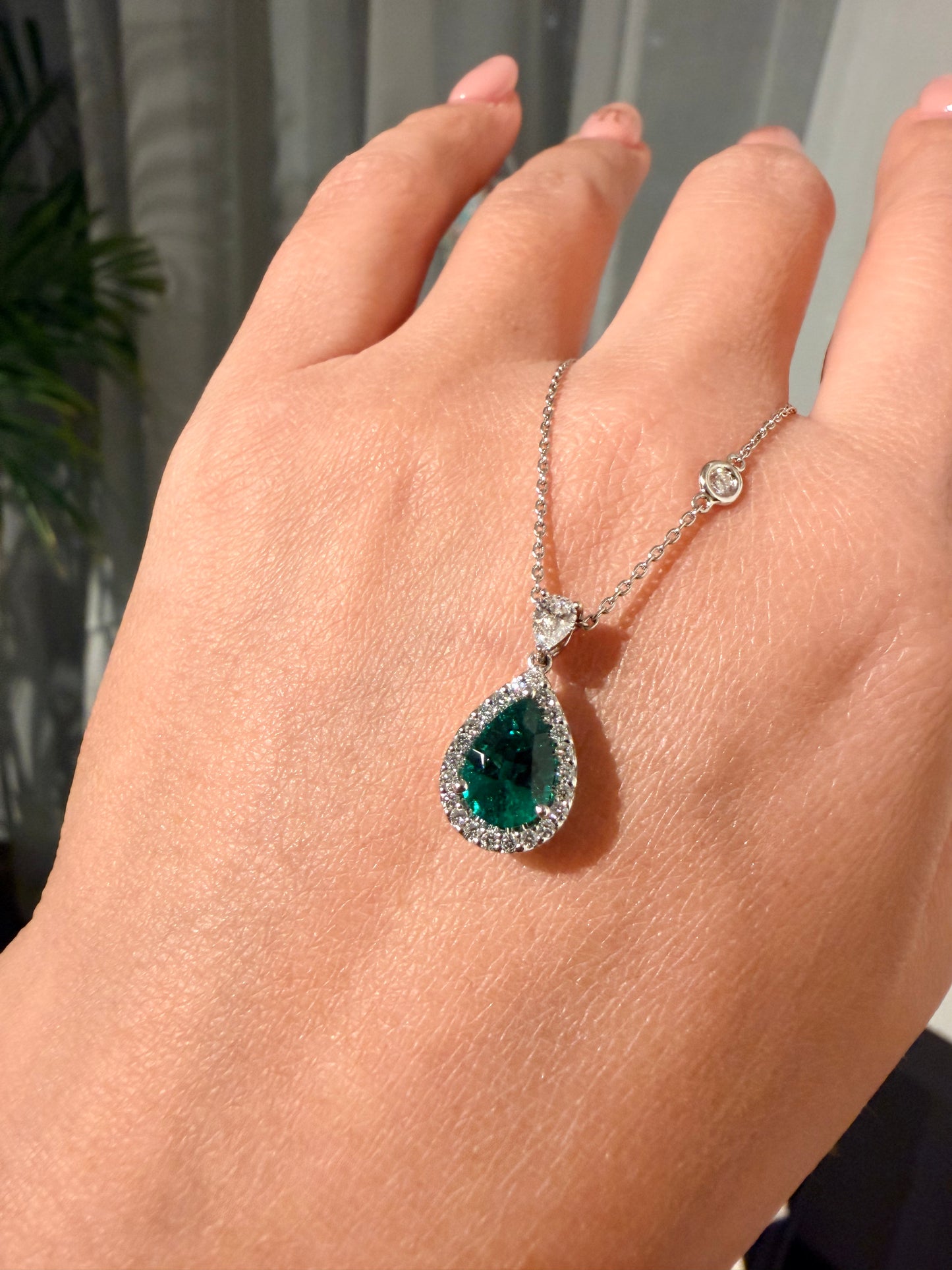 20. PT ペアシェイプエメラルド ネックレス F2 GIA鑑別書付き