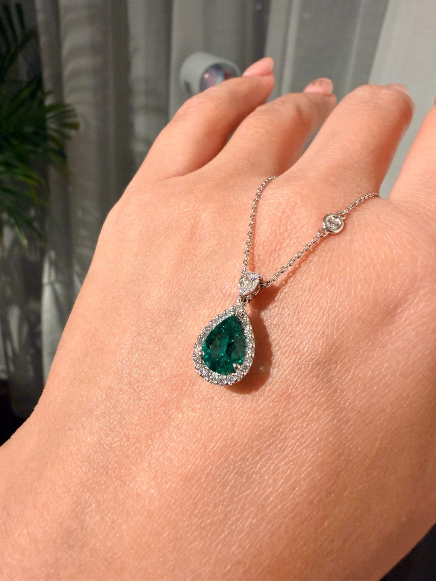 20. PT ペアシェイプエメラルド ネックレス F2 GIA鑑別書付き