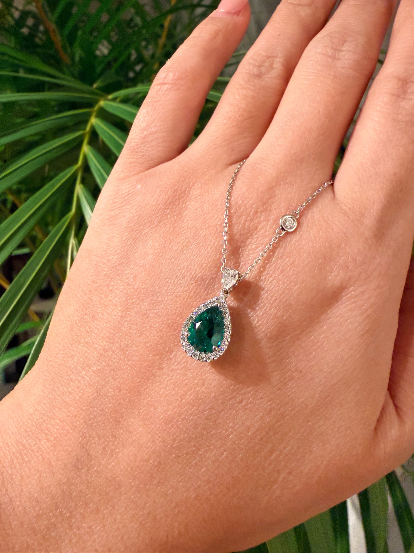 20. PT ペアシェイプエメラルド ネックレス F2 GIA鑑別書付き