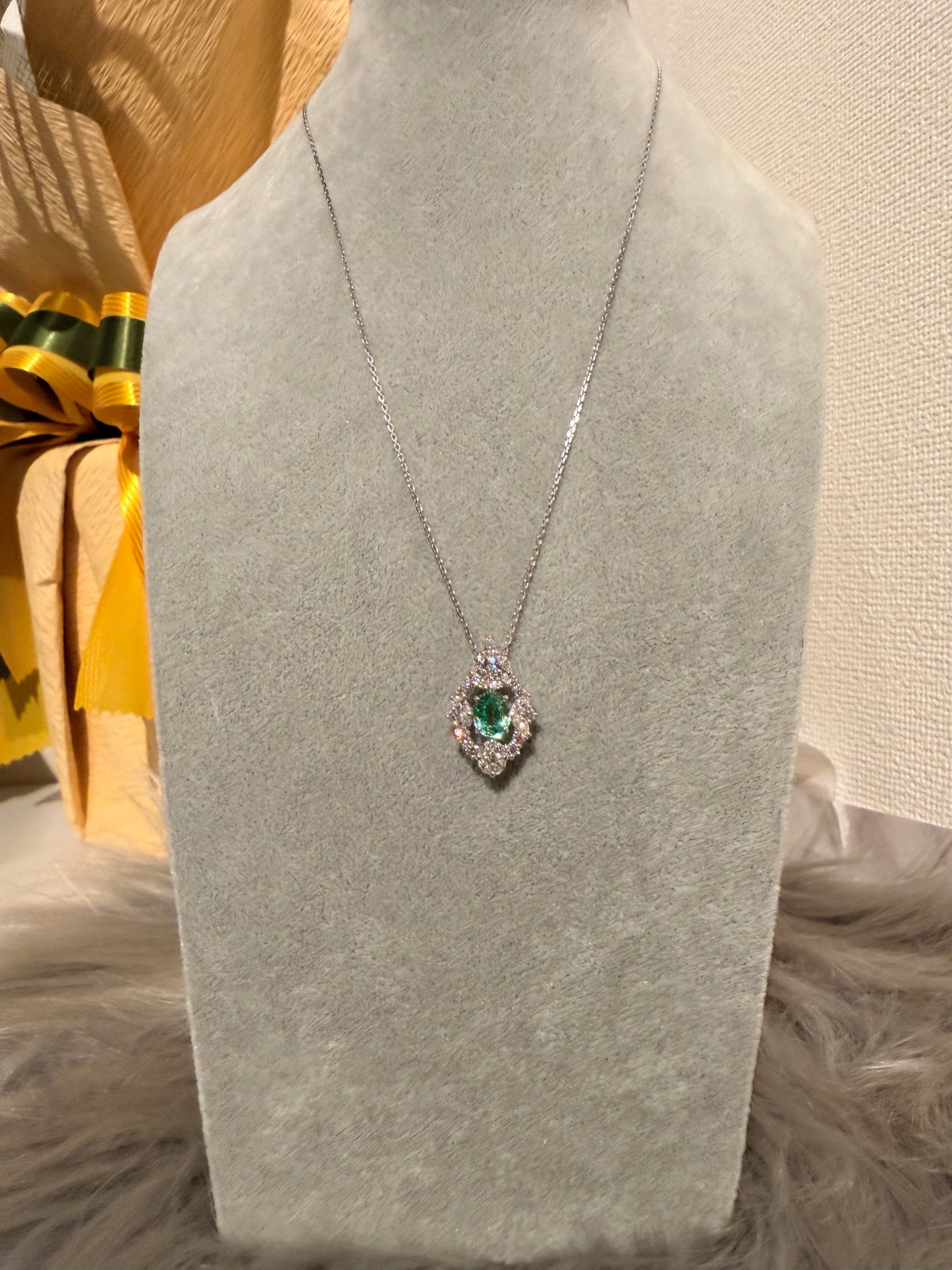 23. 【二つの顔】PT/WG　グロシュラガーネットネックレス