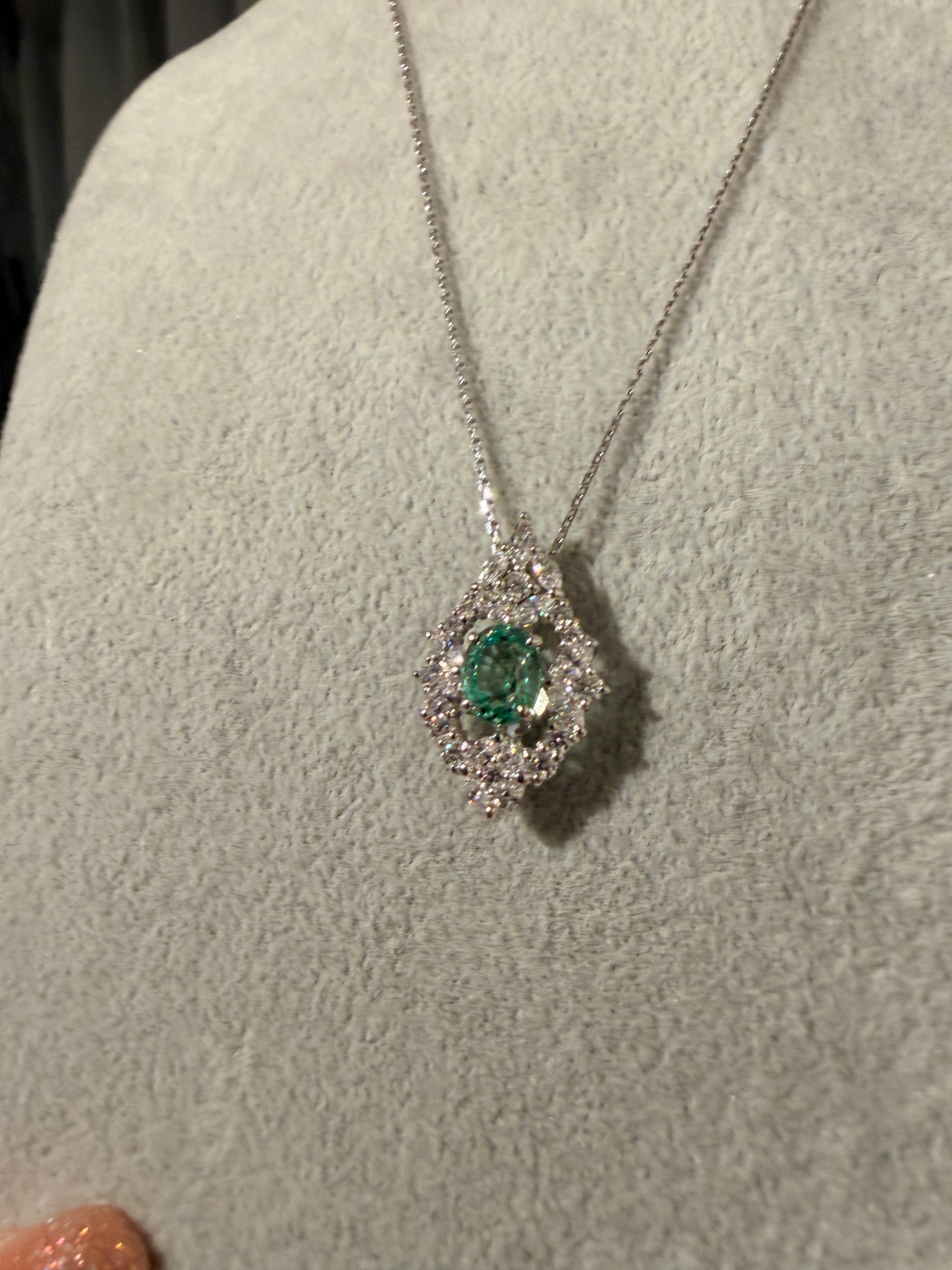 23. 【二つの顔】PT/WG　グロシュラガーネットネックレス