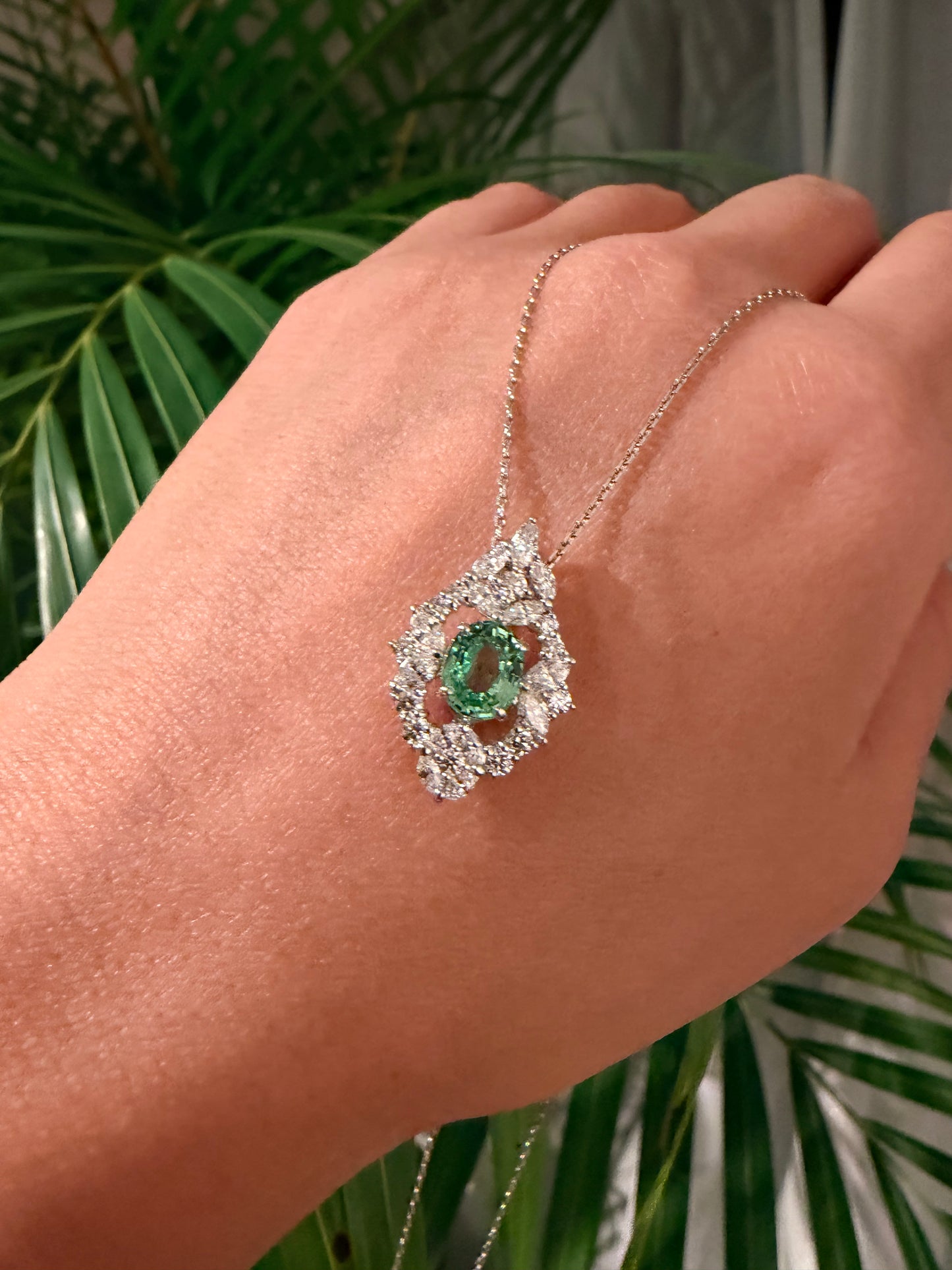 23. 【二つの顔】PT/WG　グロシュラガーネットネックレス