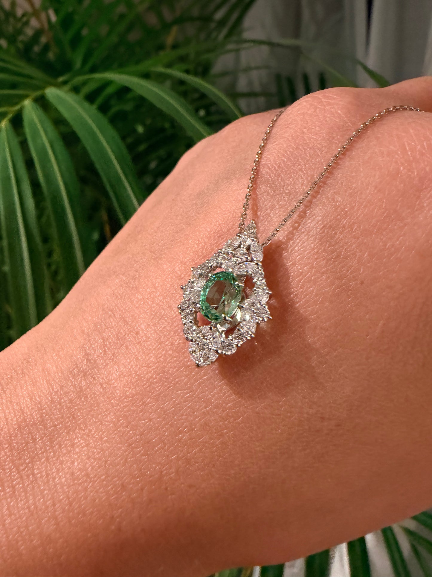 23. 【二つの顔】PT/WG　グロシュラガーネットネックレス