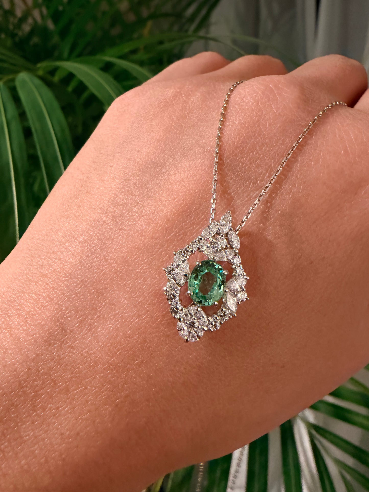 23. 【二つの顔】PT/WG　グロシュラガーネットネックレス