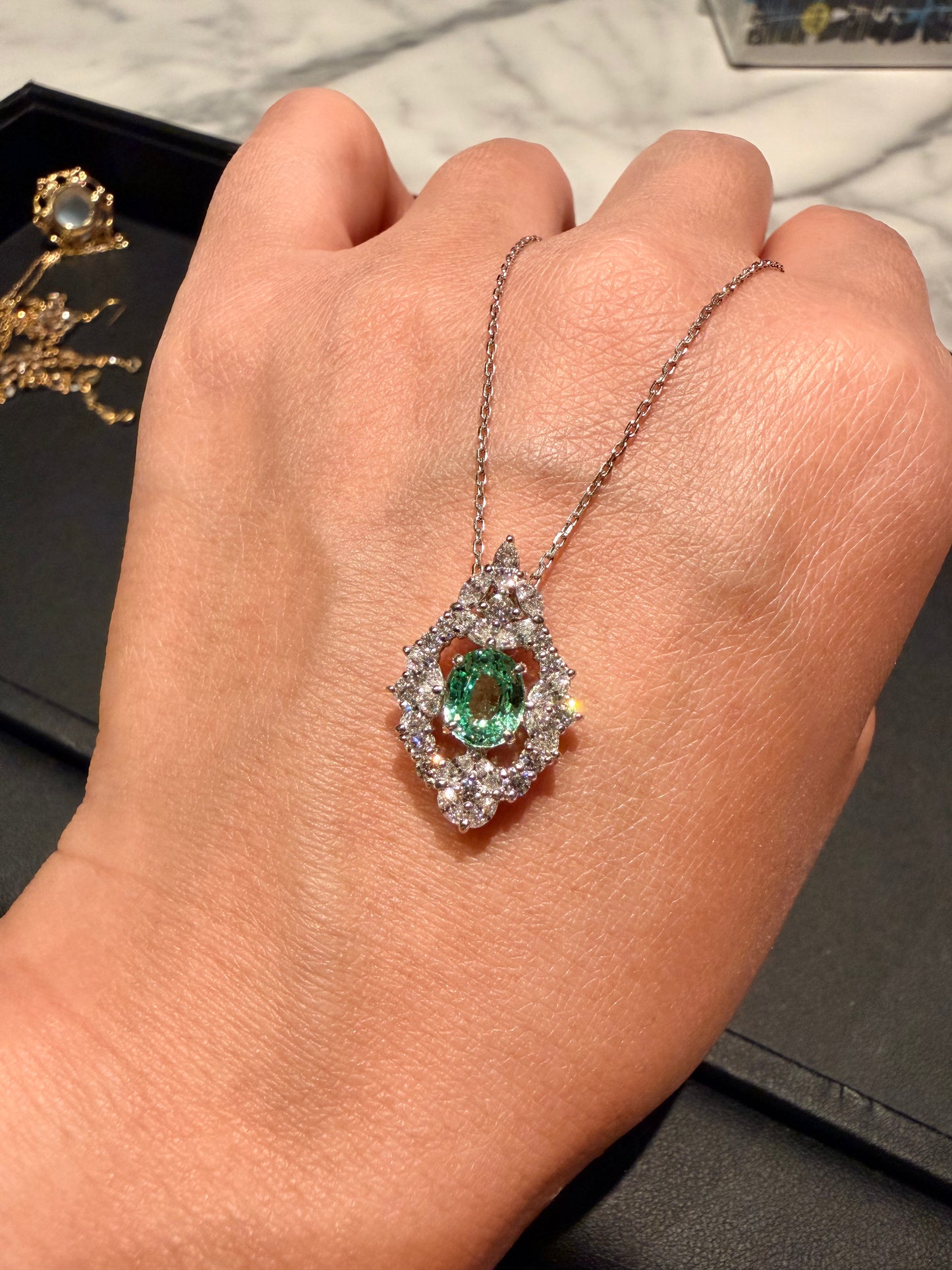 23. 【二つの顔】PT/WG　グロシュラガーネットネックレス