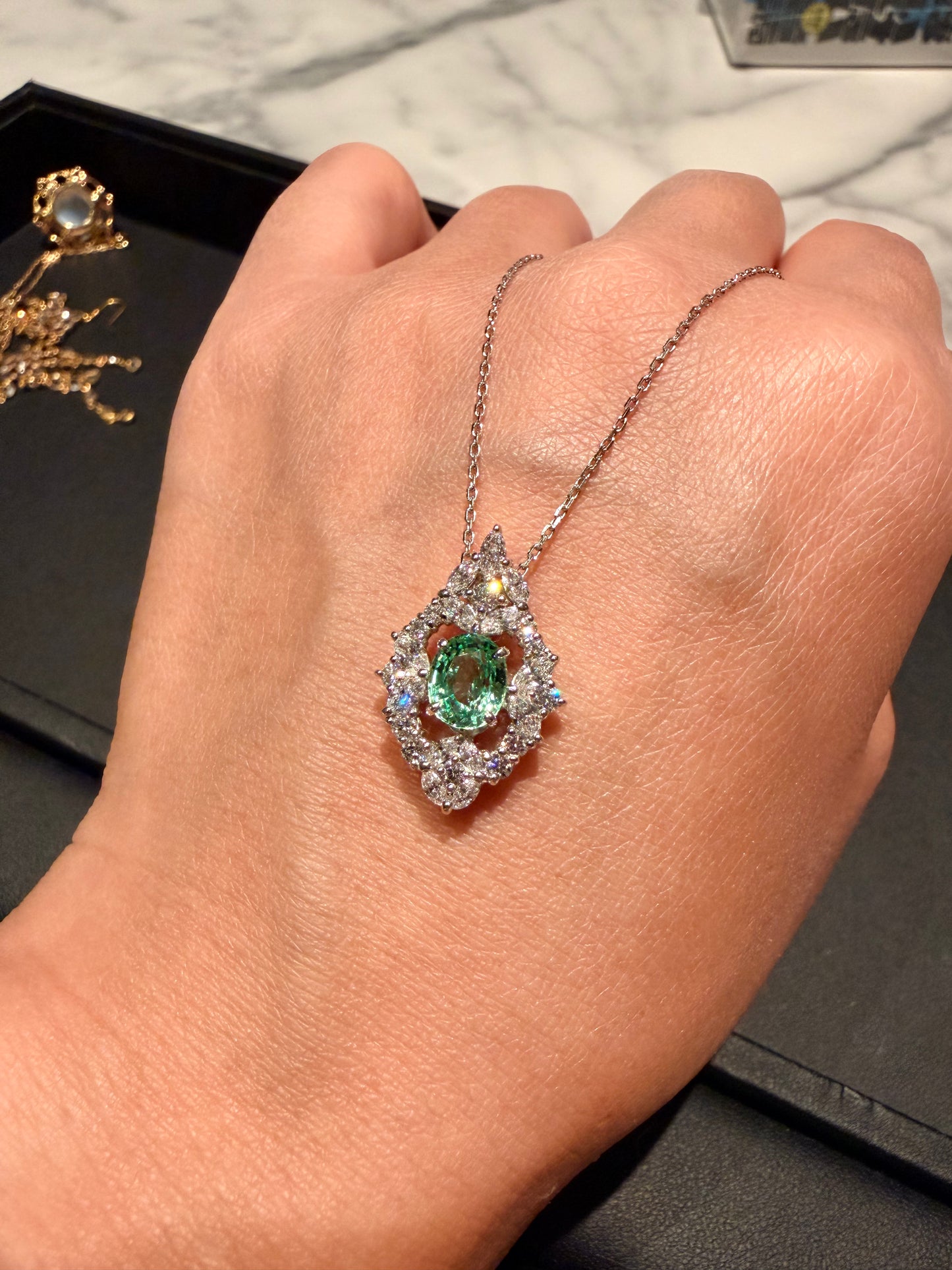 23. 【二つの顔】PT/WG　グロシュラガーネットネックレス