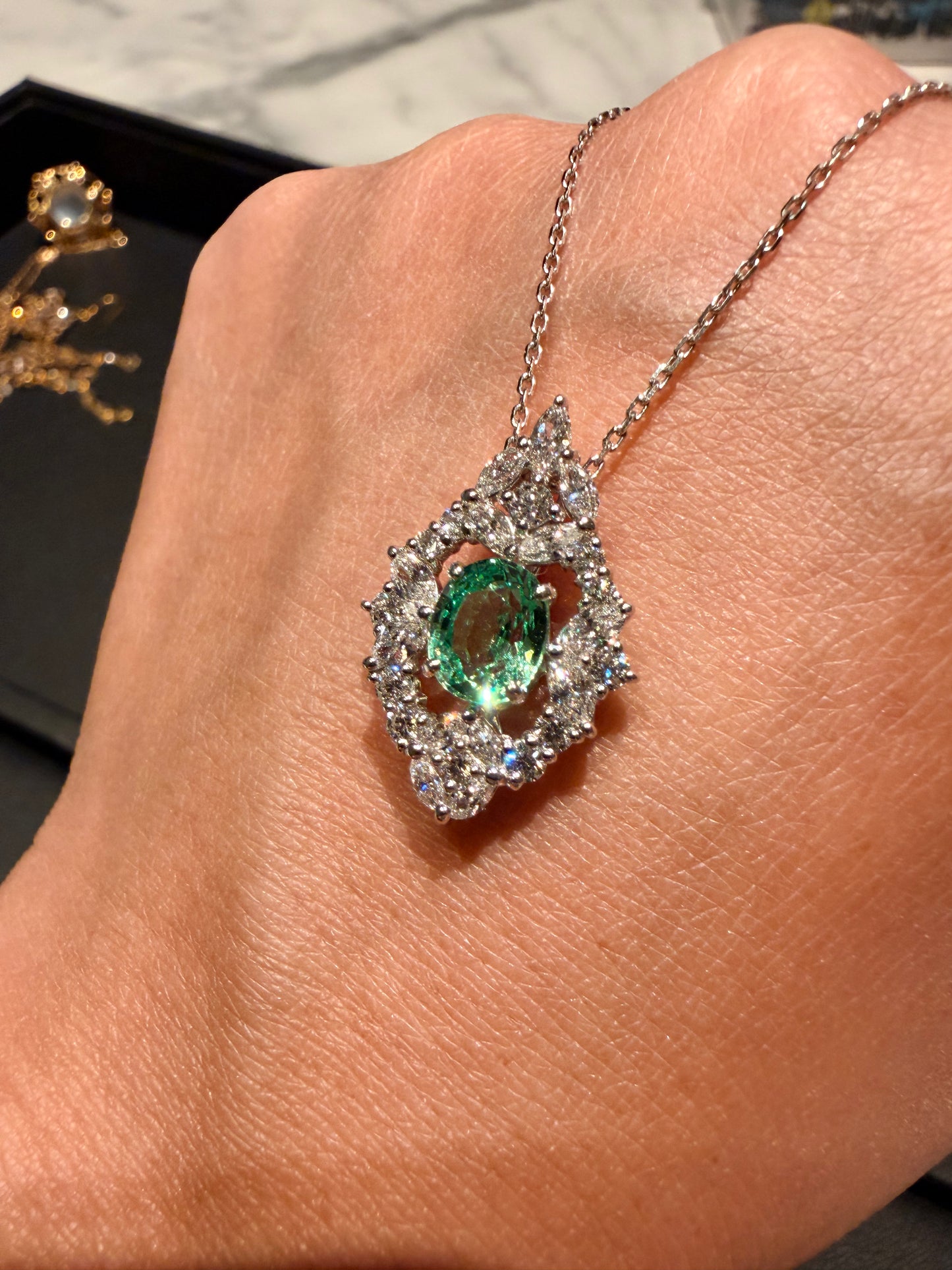 23. 【二つの顔】PT/WG　グロシュラガーネットネックレス