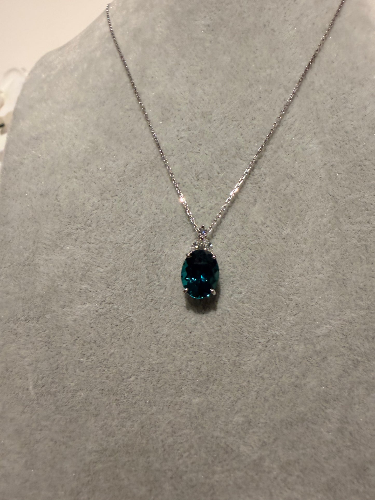 24. 【眠れる森の美女】 PT グリーントルマリンネックレス