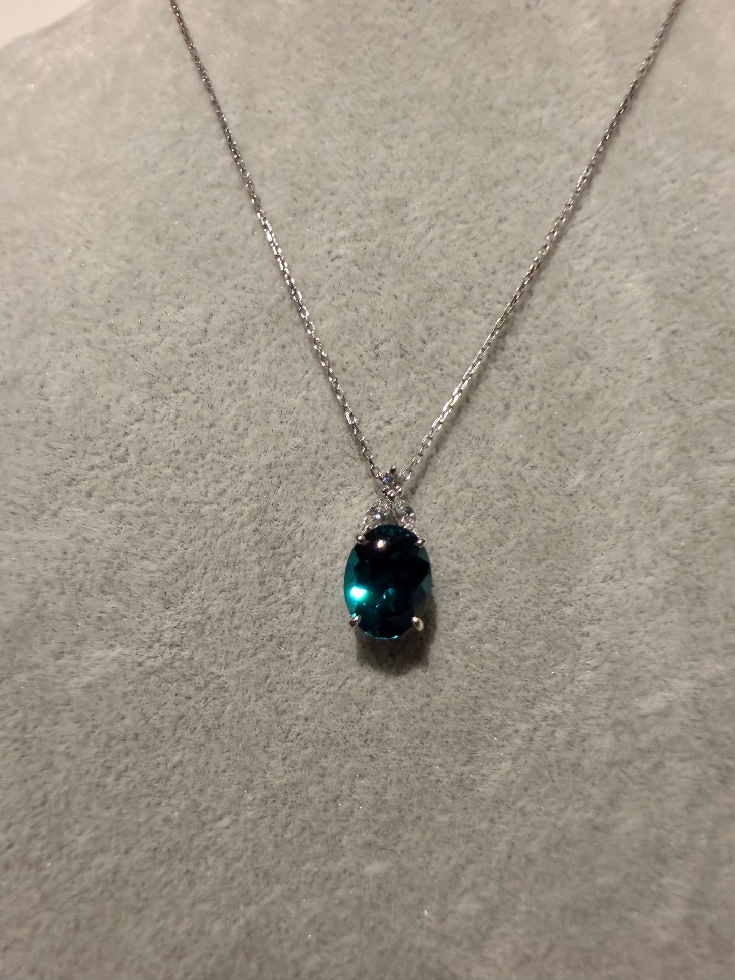 24. 【眠れる森の美女】 PT グリーントルマリンネックレス