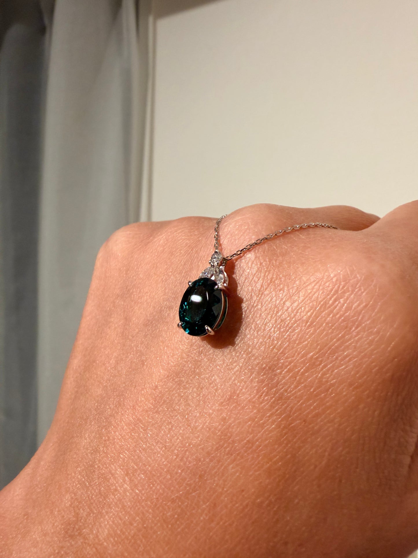 24. 【眠れる森の美女】 PT グリーントルマリンネックレス