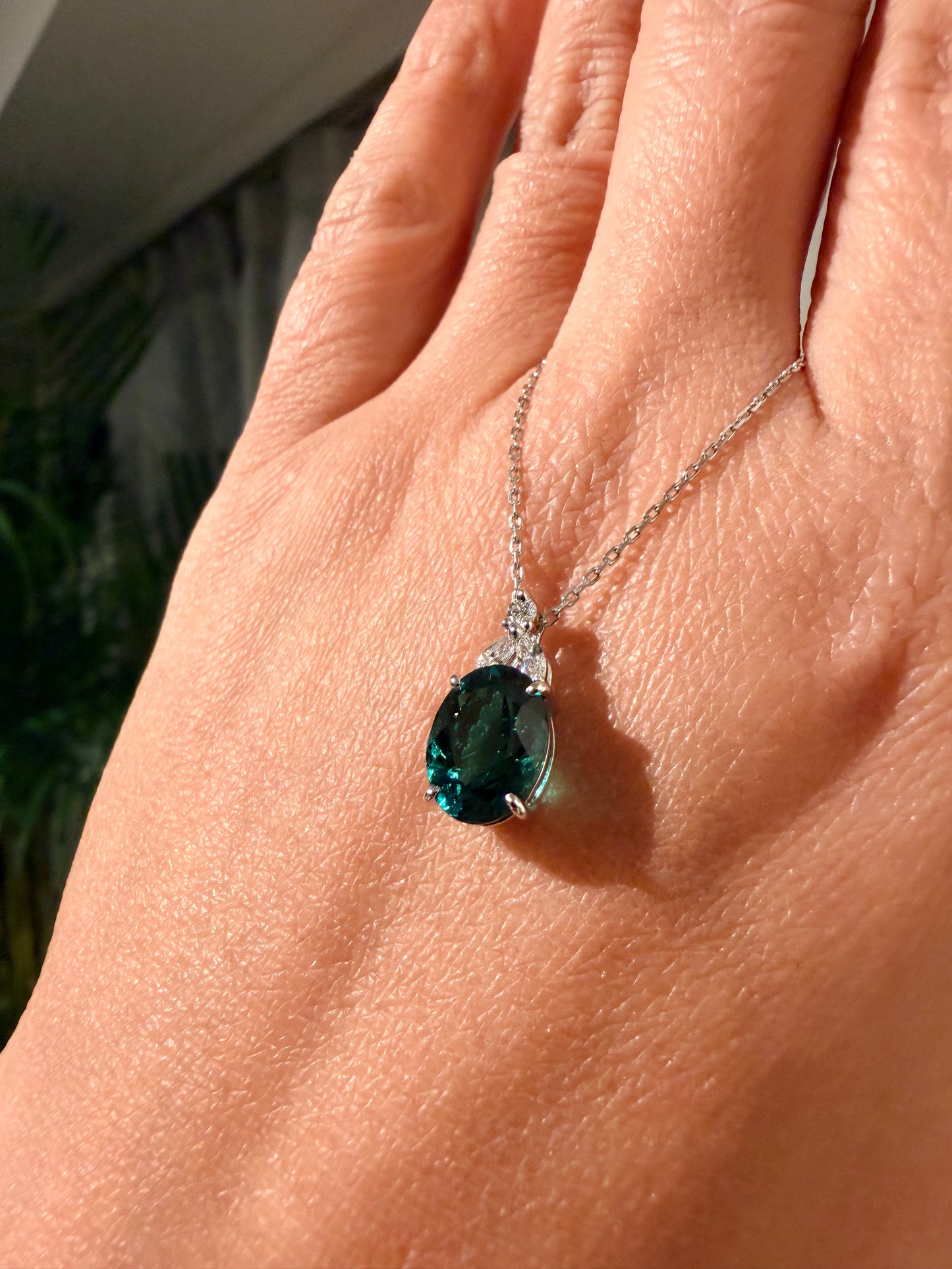 24. 【眠れる森の美女】 PT グリーントルマリンネックレス