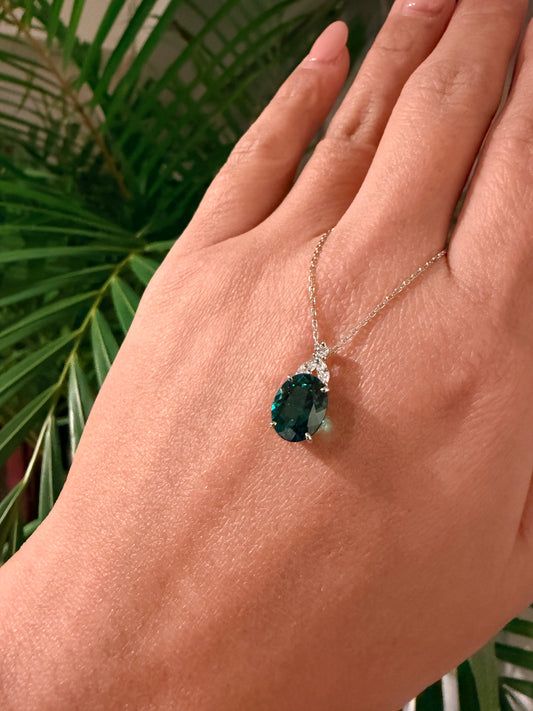 24. 【眠れる森の美女】 PT グリーントルマリンネックレス