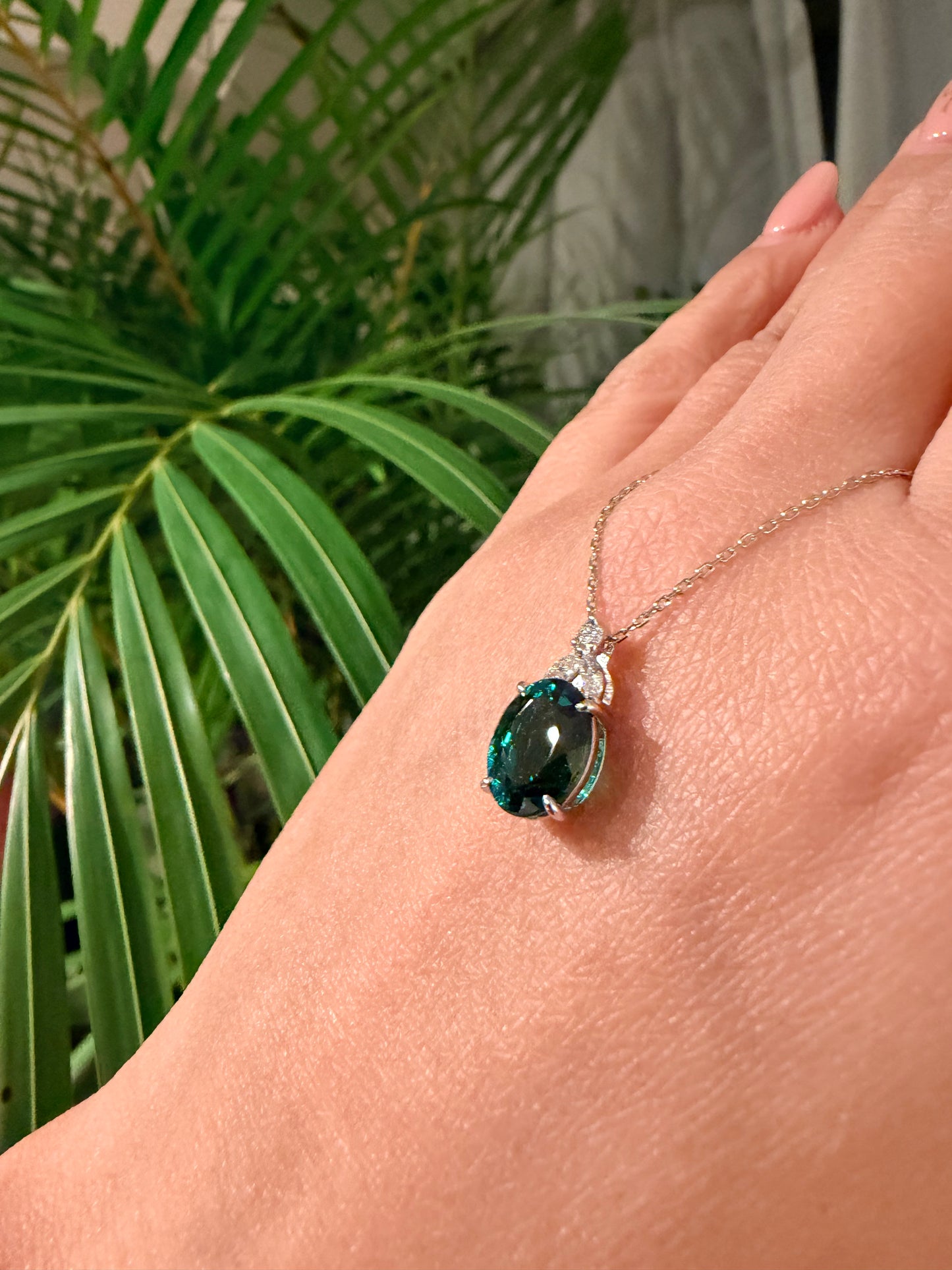 24. 【眠れる森の美女】 PT グリーントルマリンネックレス