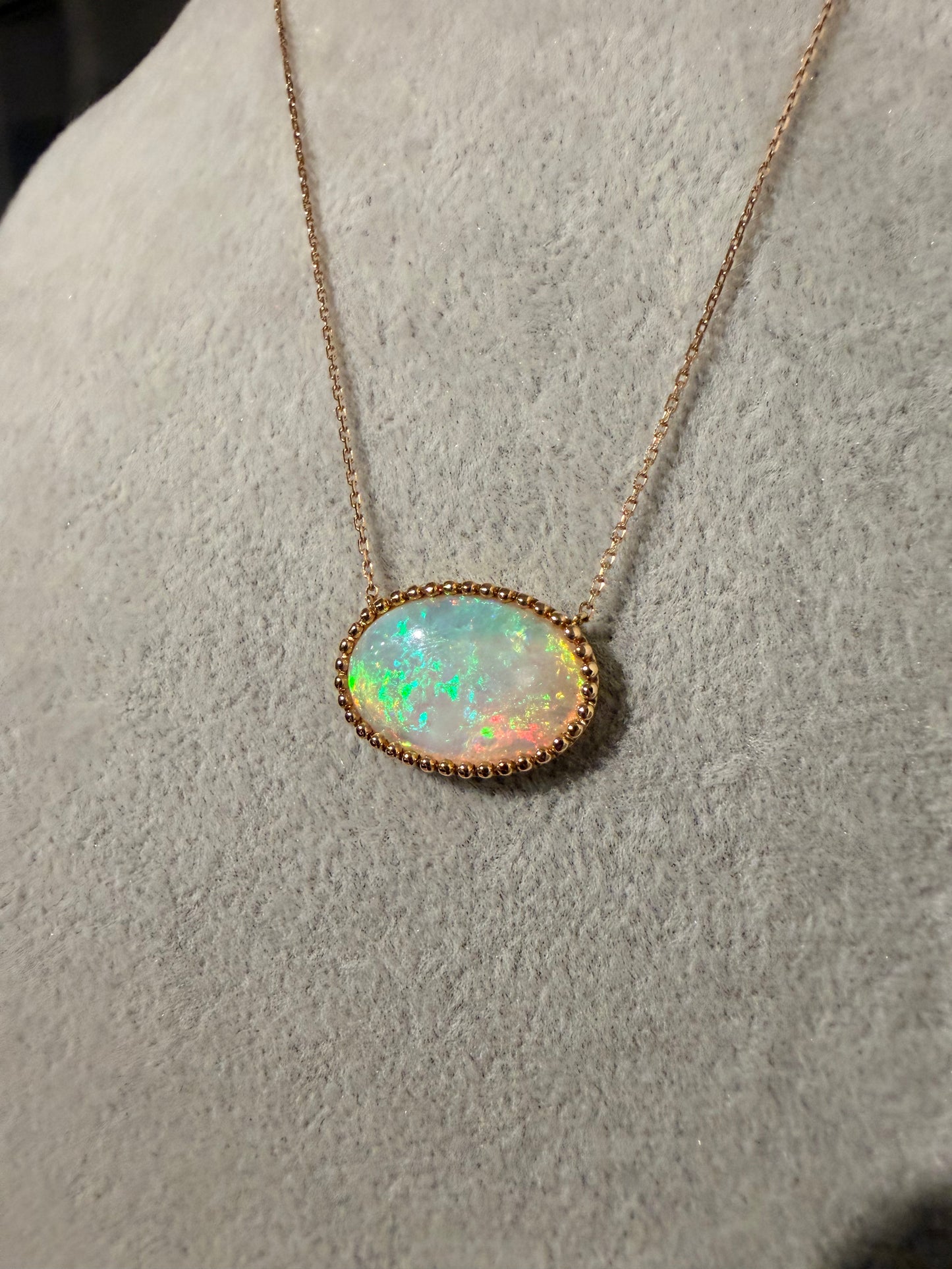 25. 【印象派オパール】YG オパールネックレス