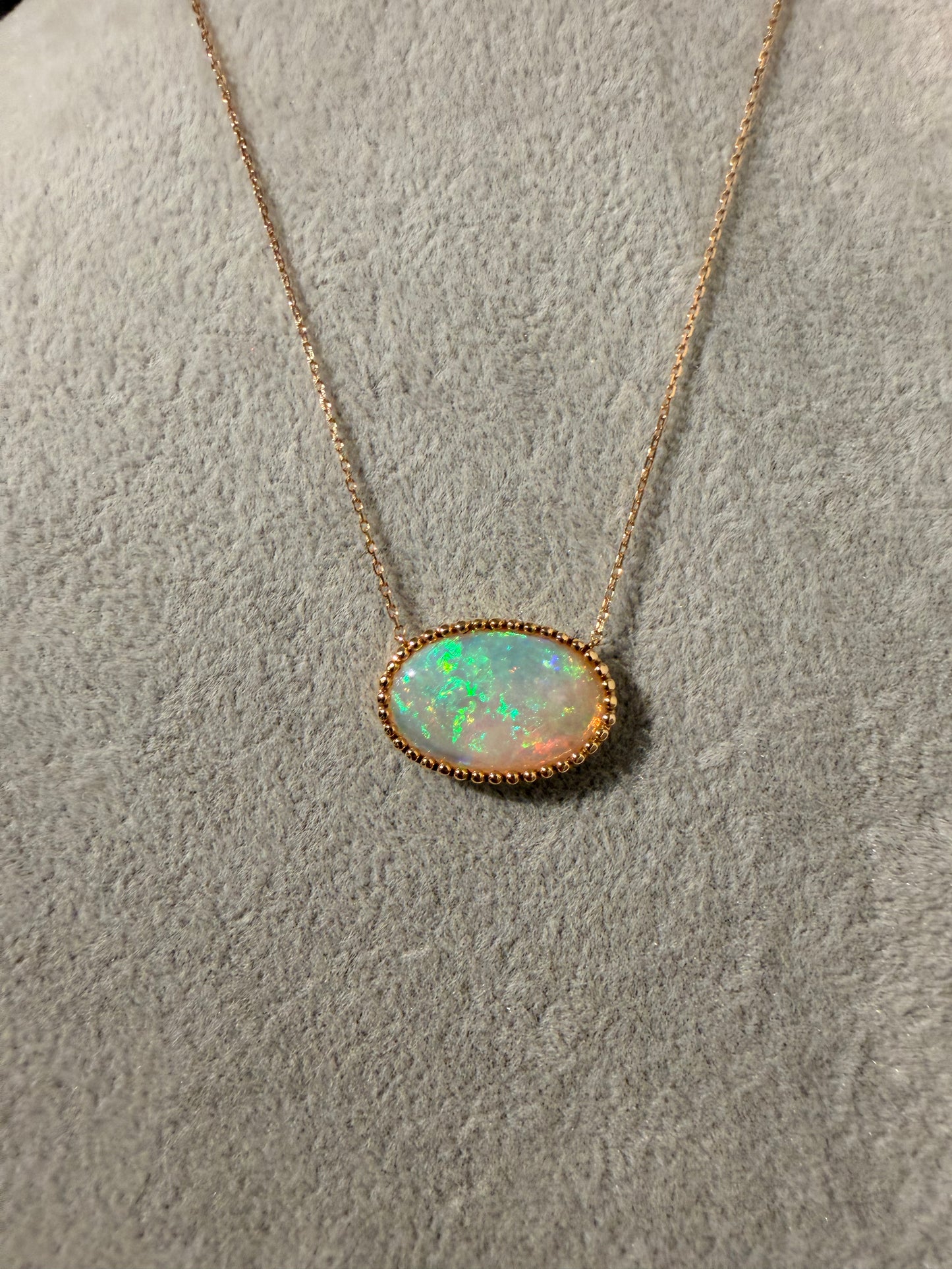 25. 【印象派オパール】YG オパールネックレス