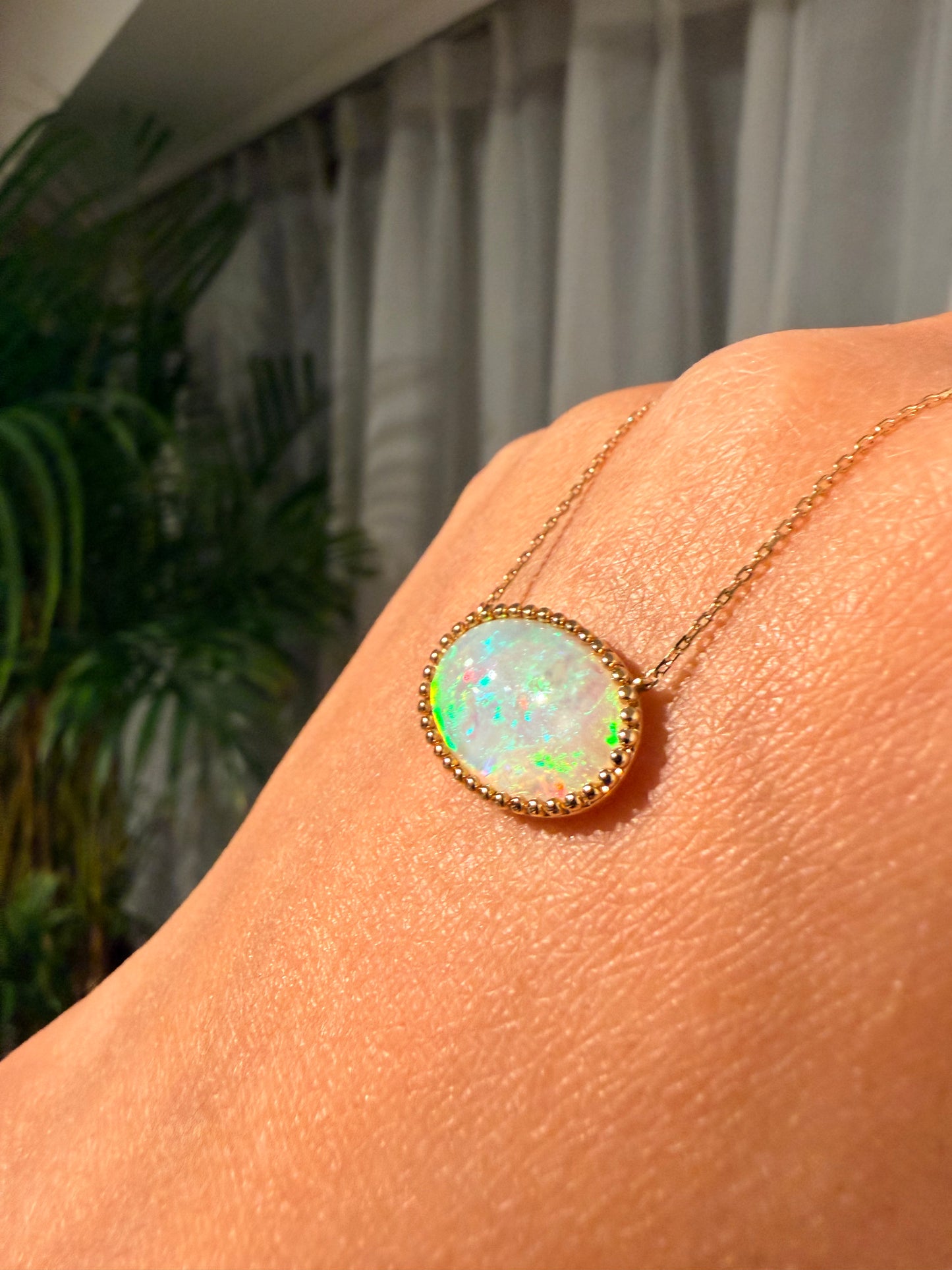 25. 【印象派オパール】YG オパールネックレス