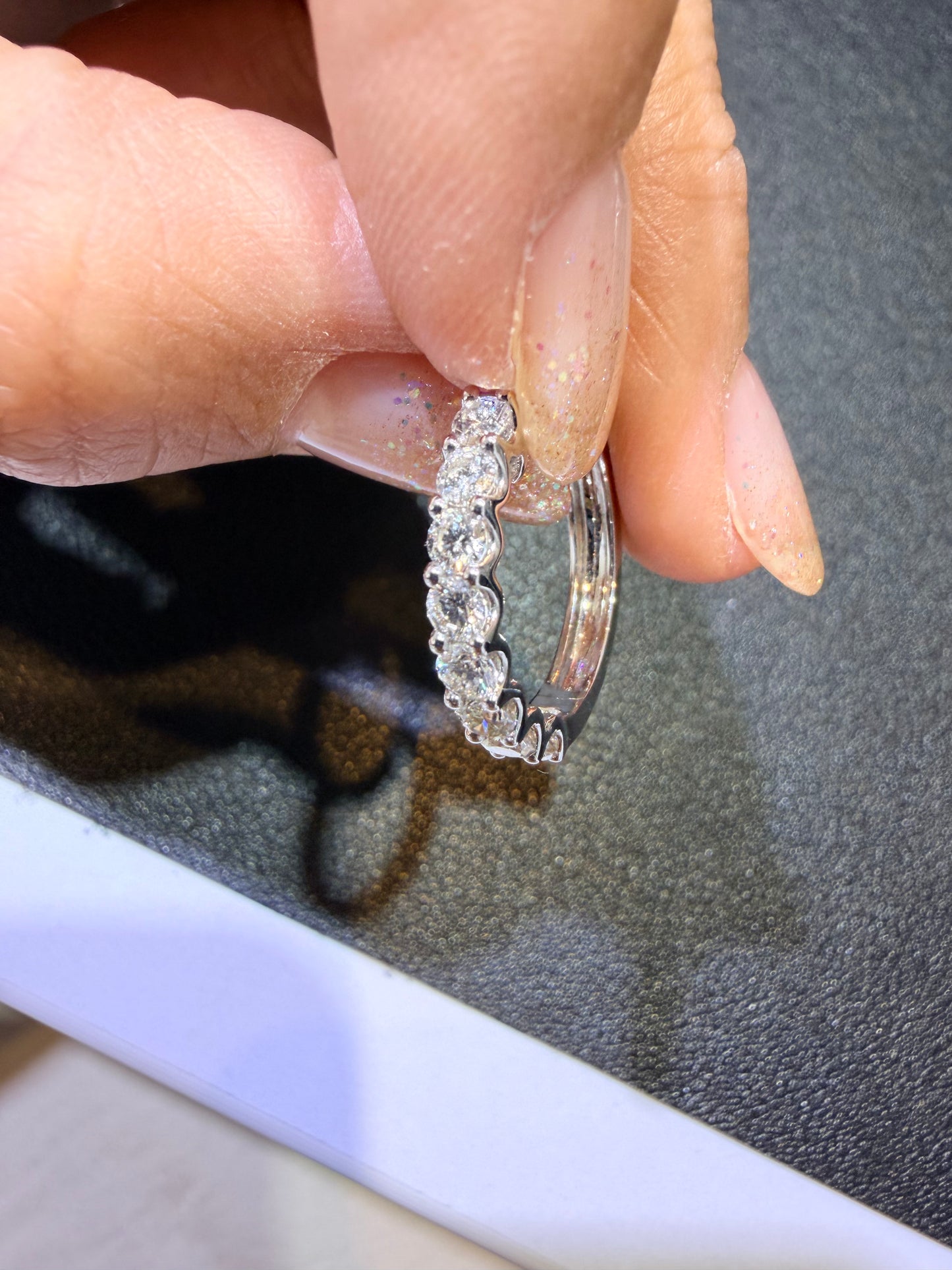 【11100フープ】16石・約1.54ct前後・3.1mm x 18.7mm