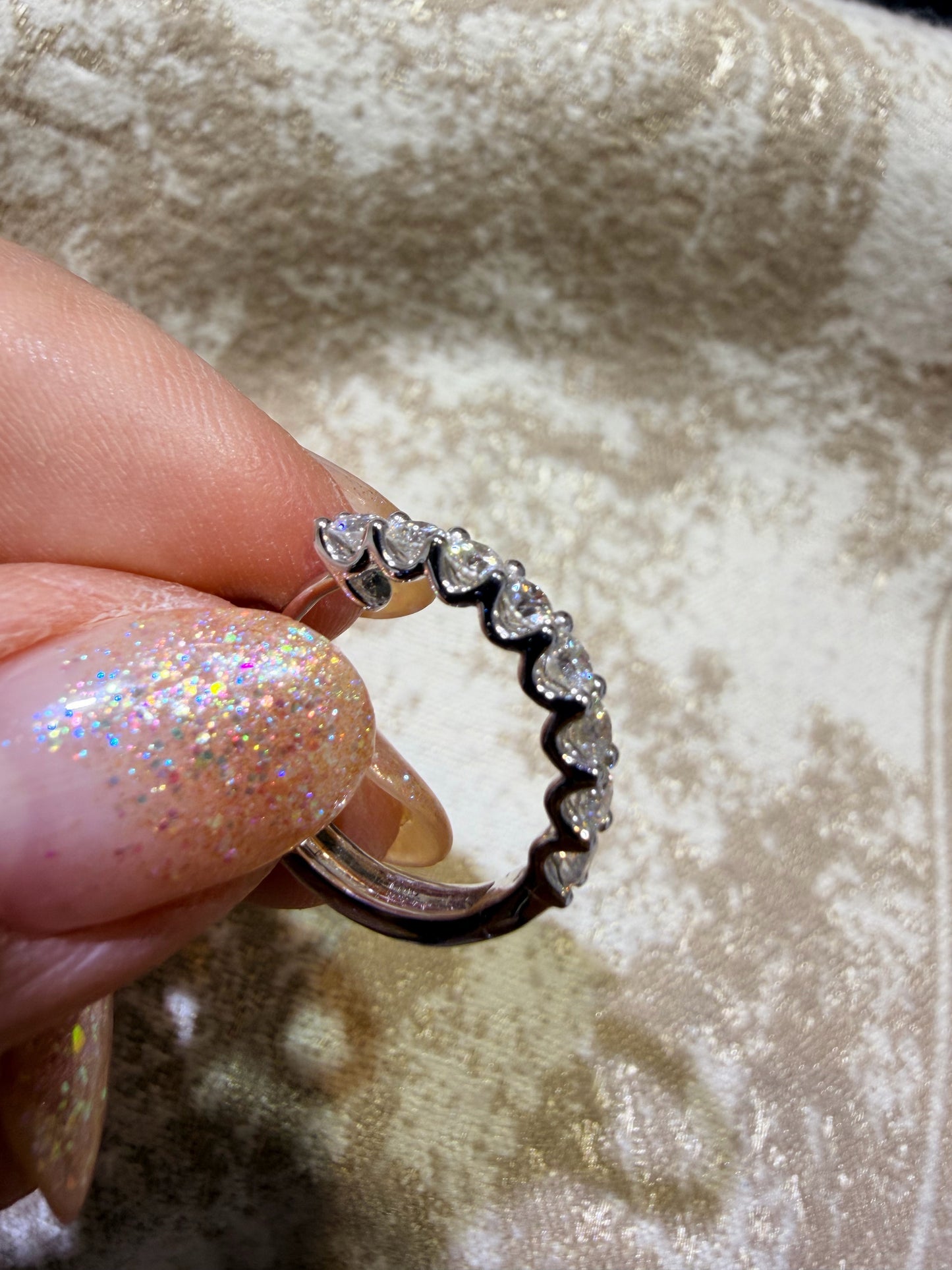 【11100フープ】16石・約1.54ct前後・3.1mm x 18.7mm