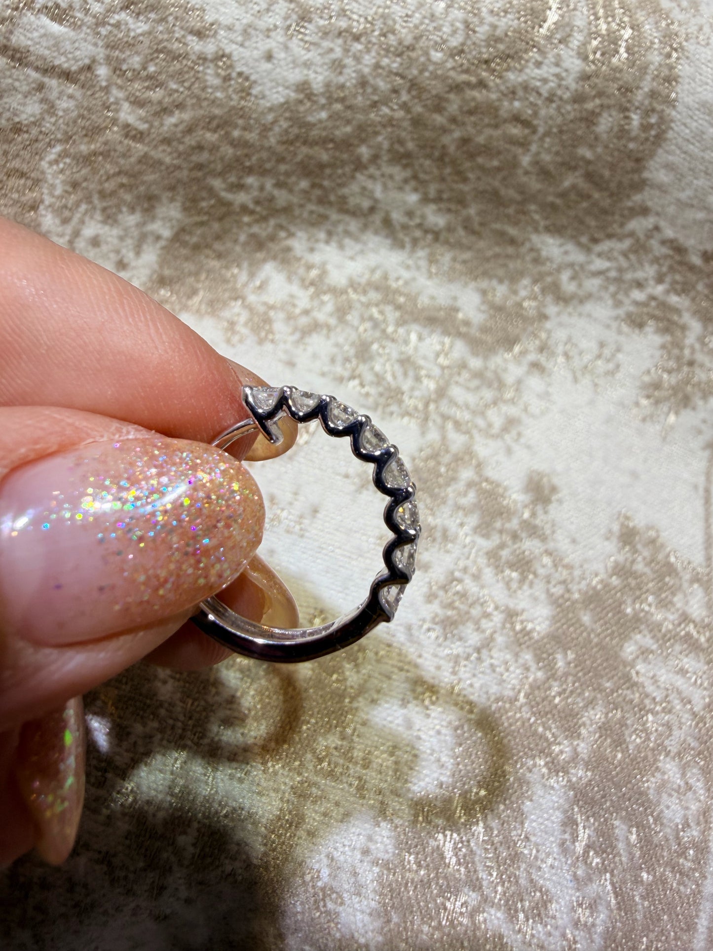 【11100フープ】16石・約1.54ct前後・3.1mm x 18.7mm