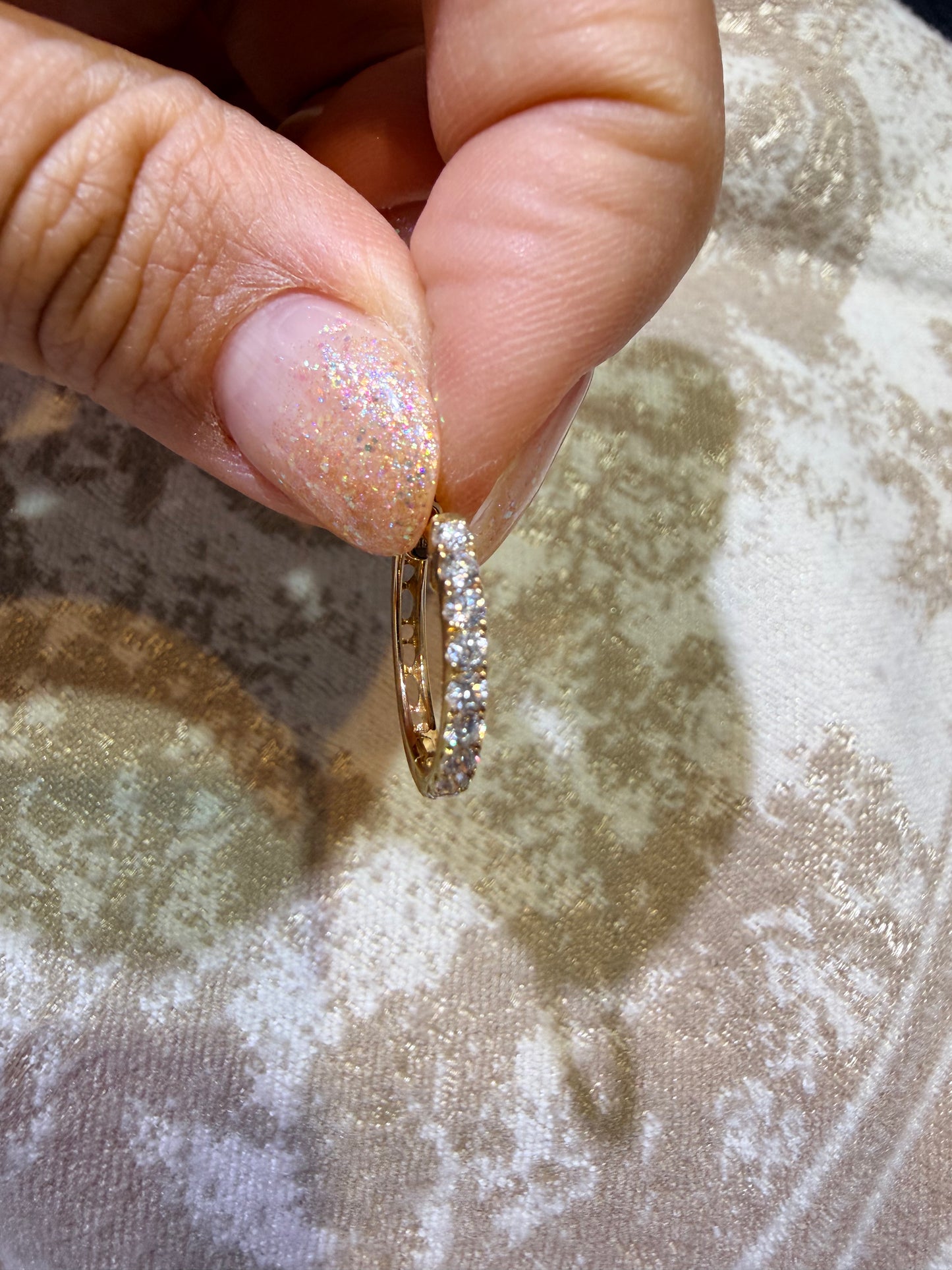 【01960フープ】18石・約0.59ct前後・1.9mm x 17.3mm