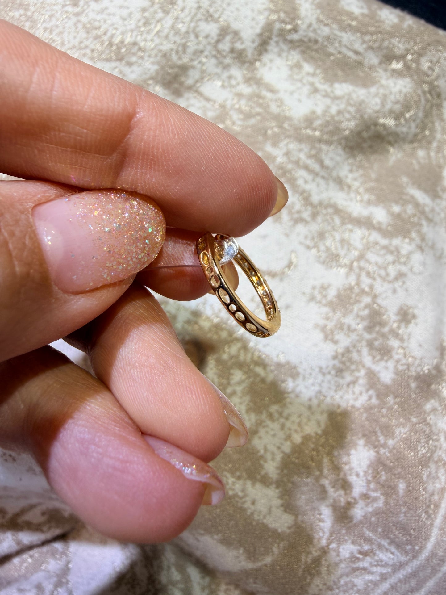 【01960フープ】18石・約0.59ct前後・1.9mm x 17.3mm