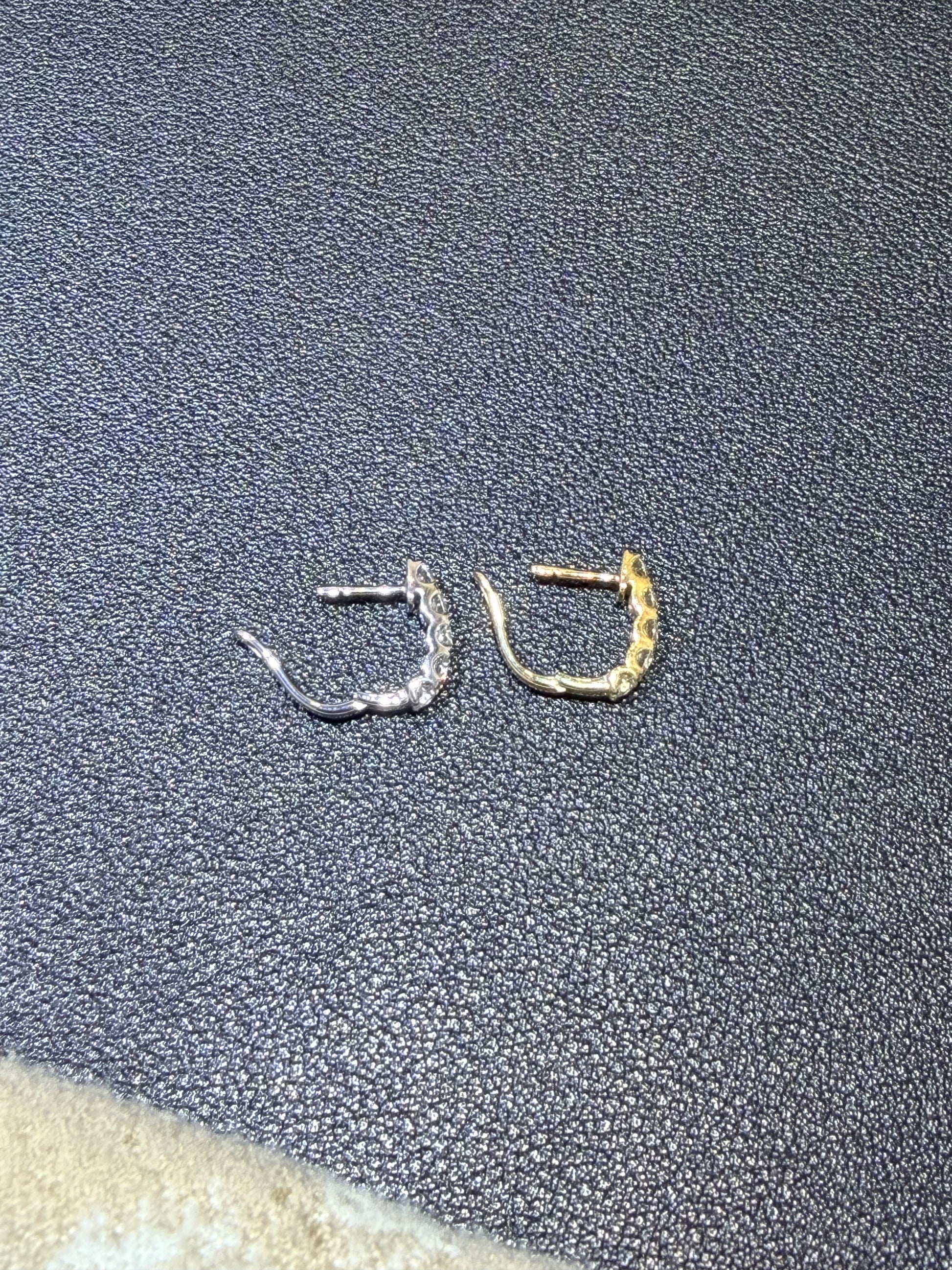 裏面にデザインやダイヤモンドがない定番デザイン