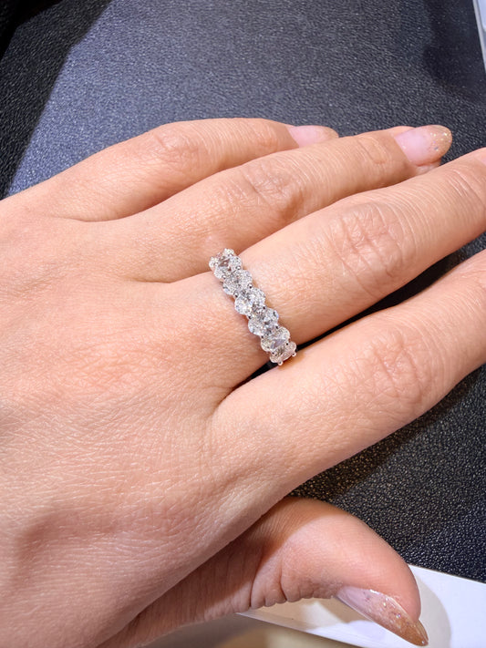 【1.66ct オーバル ハーフエタニティリング】