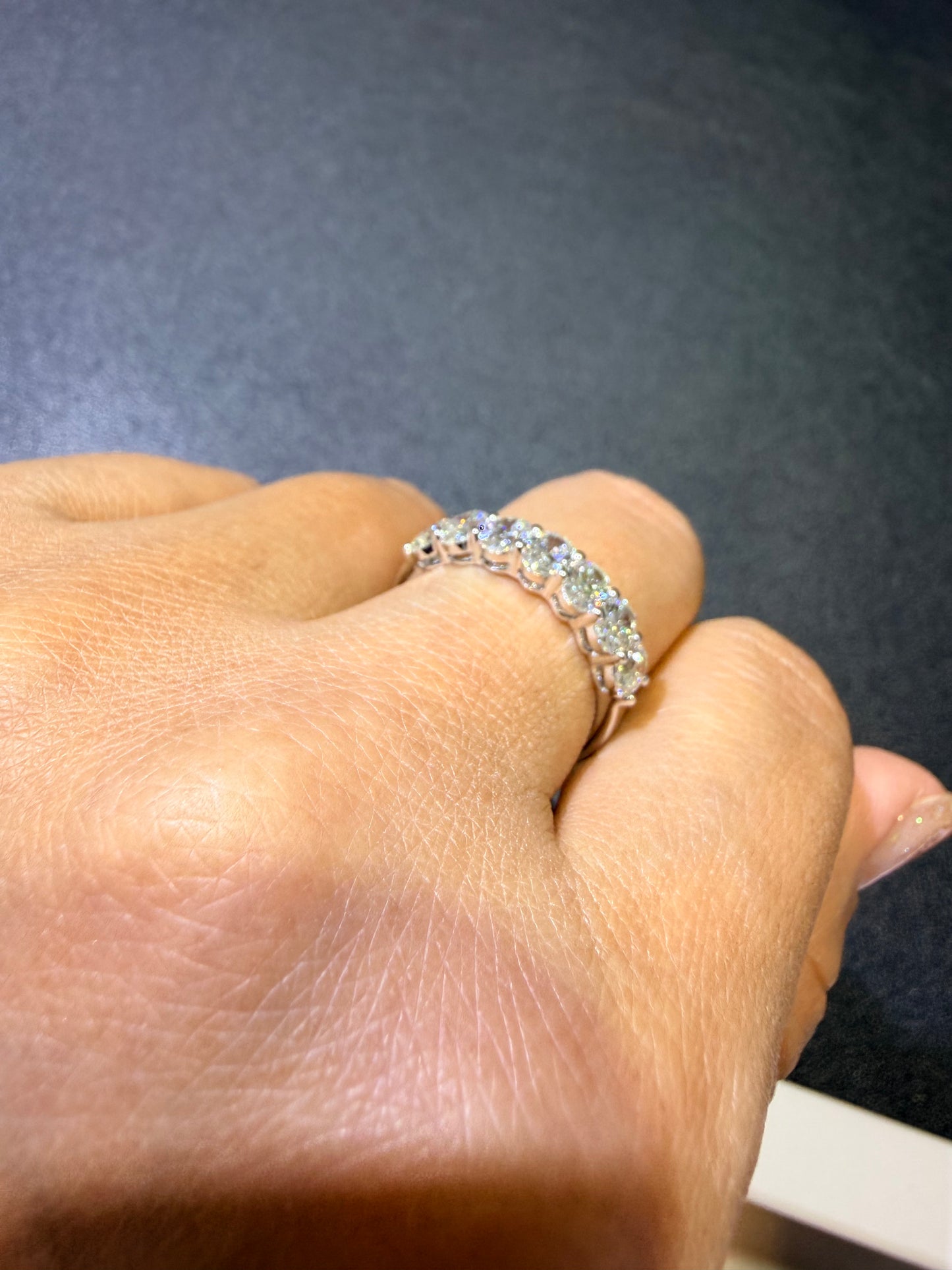 【1.66ct オーバル ハーフエタニティリング】