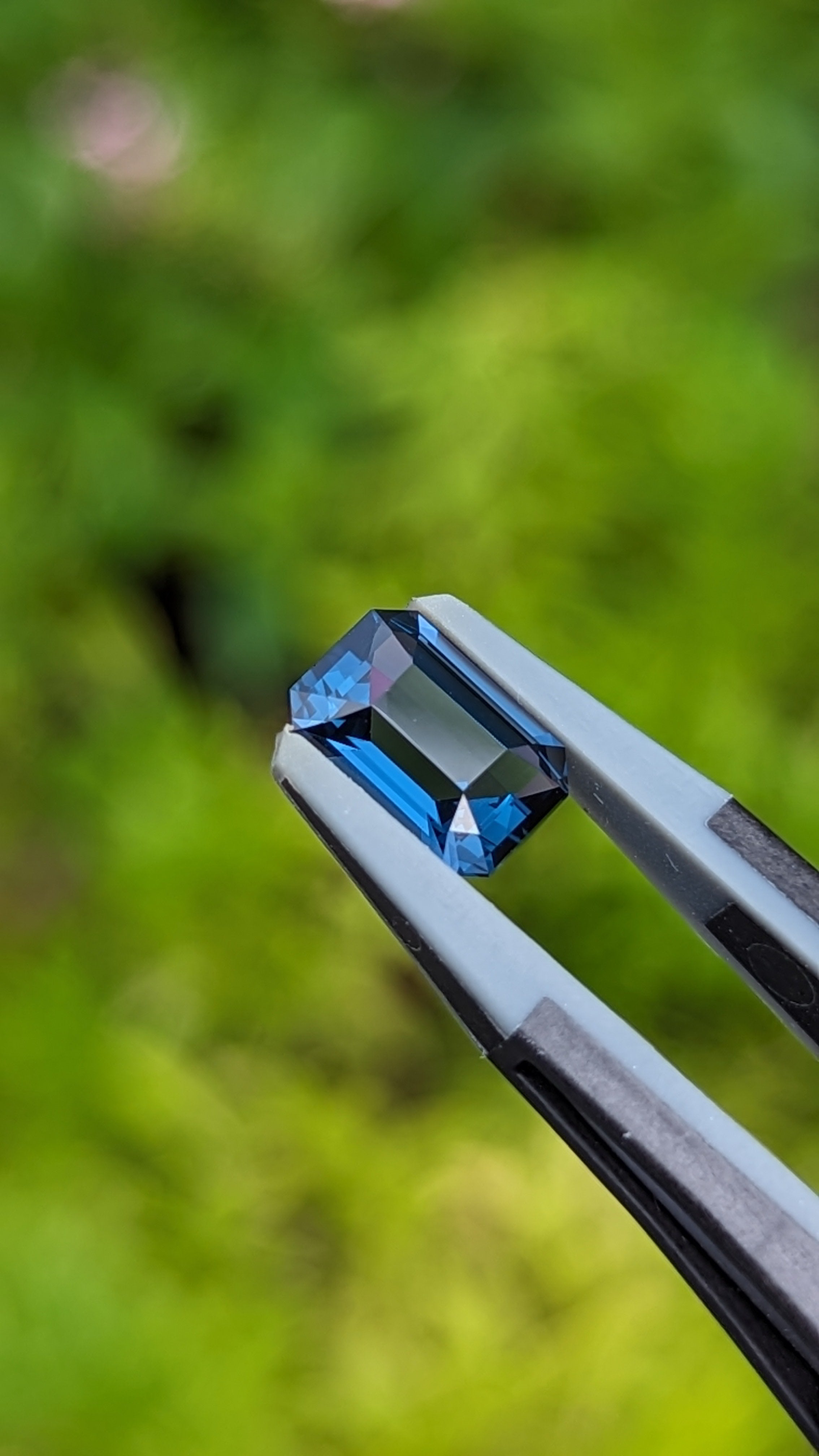 天然スピネル・【コバルトブルースピネル】・1.68ct・中央宝石研究所 CGL 鑑別書付き – KAORI WONG