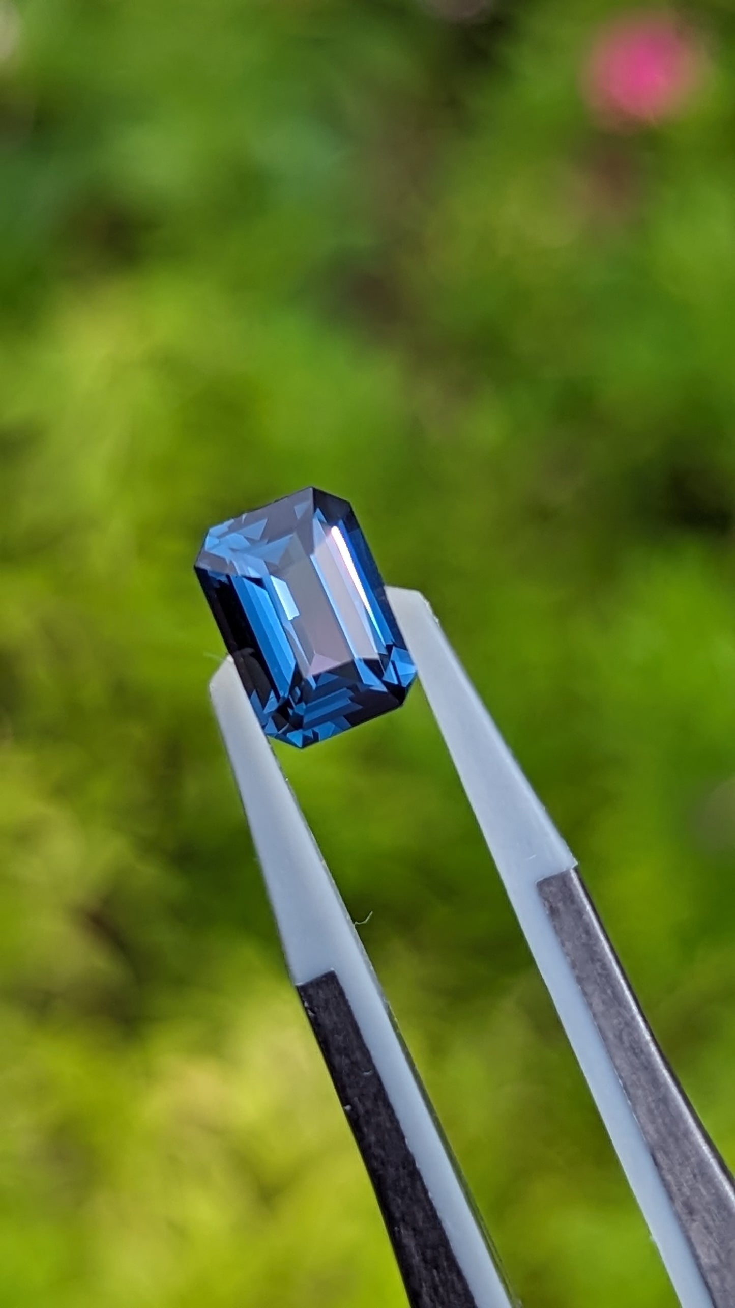 天然スピネル・【コバルトブルースピネル】・1.68ct・中央宝石研究所 CGL 鑑別書付き