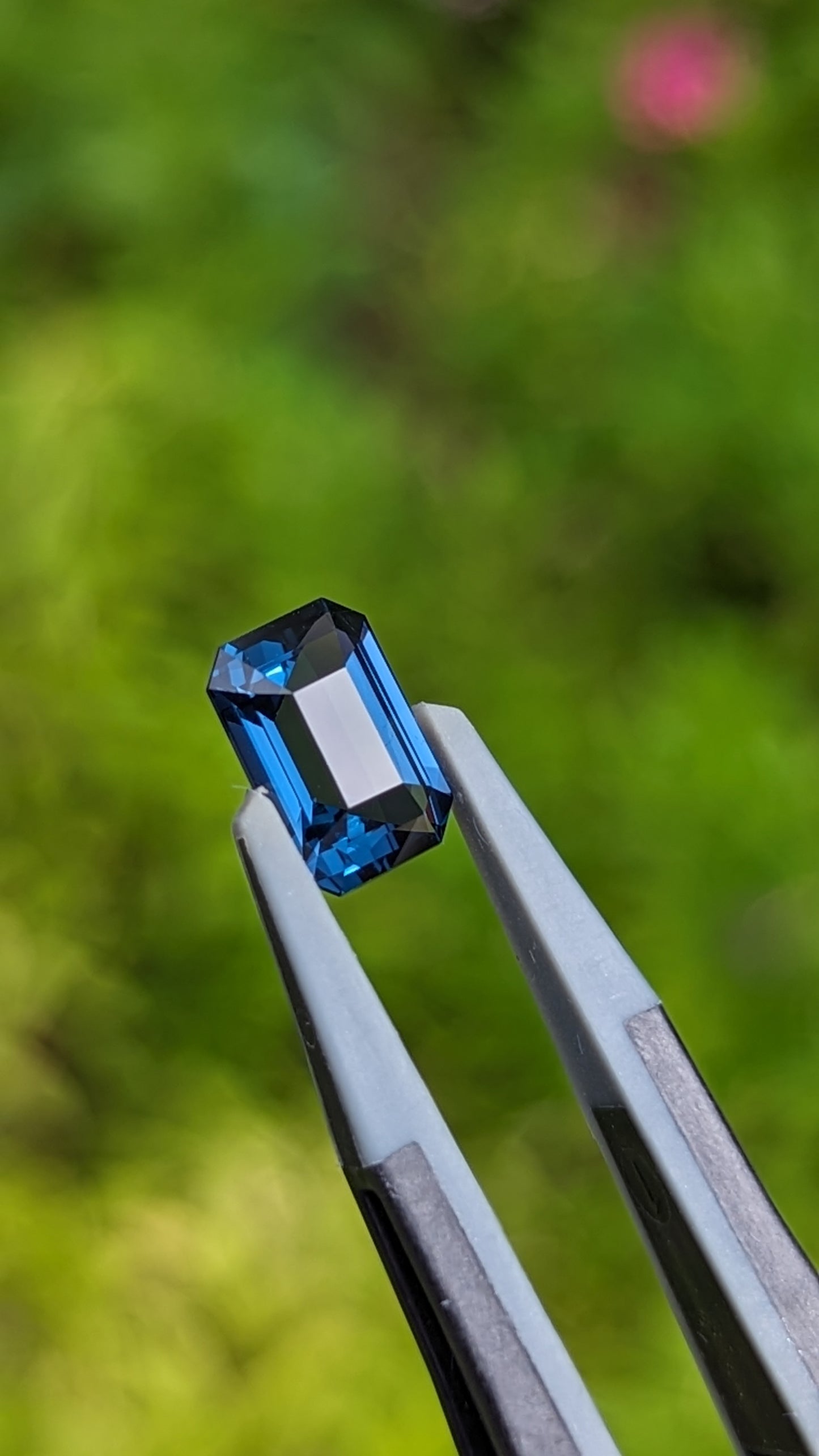 天然スピネル・【コバルトブルースピネル】・1.68ct・中央宝石研究所 CGL 鑑別書付き