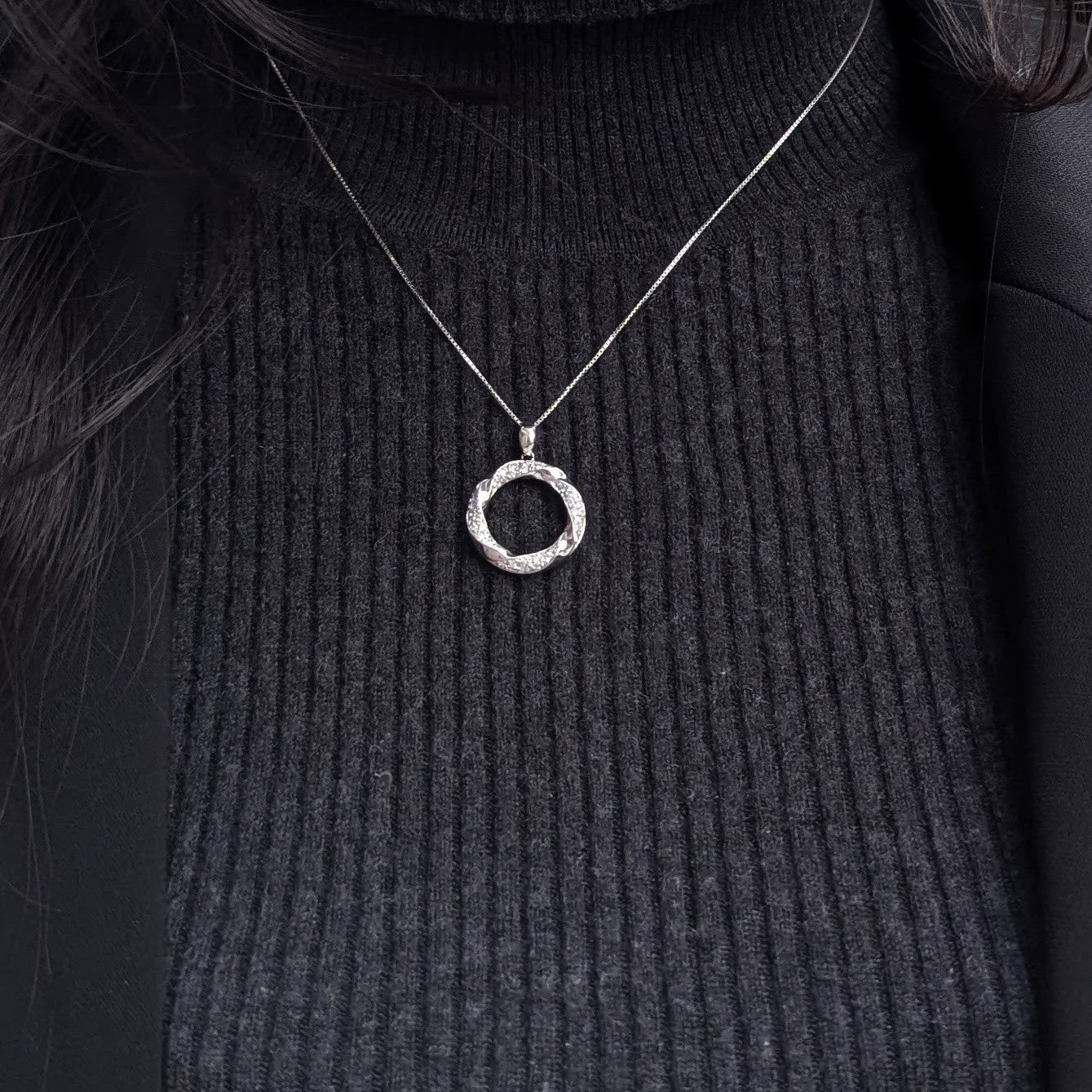 6. ダイヤモンドリース ネックレス PT 0.33ct