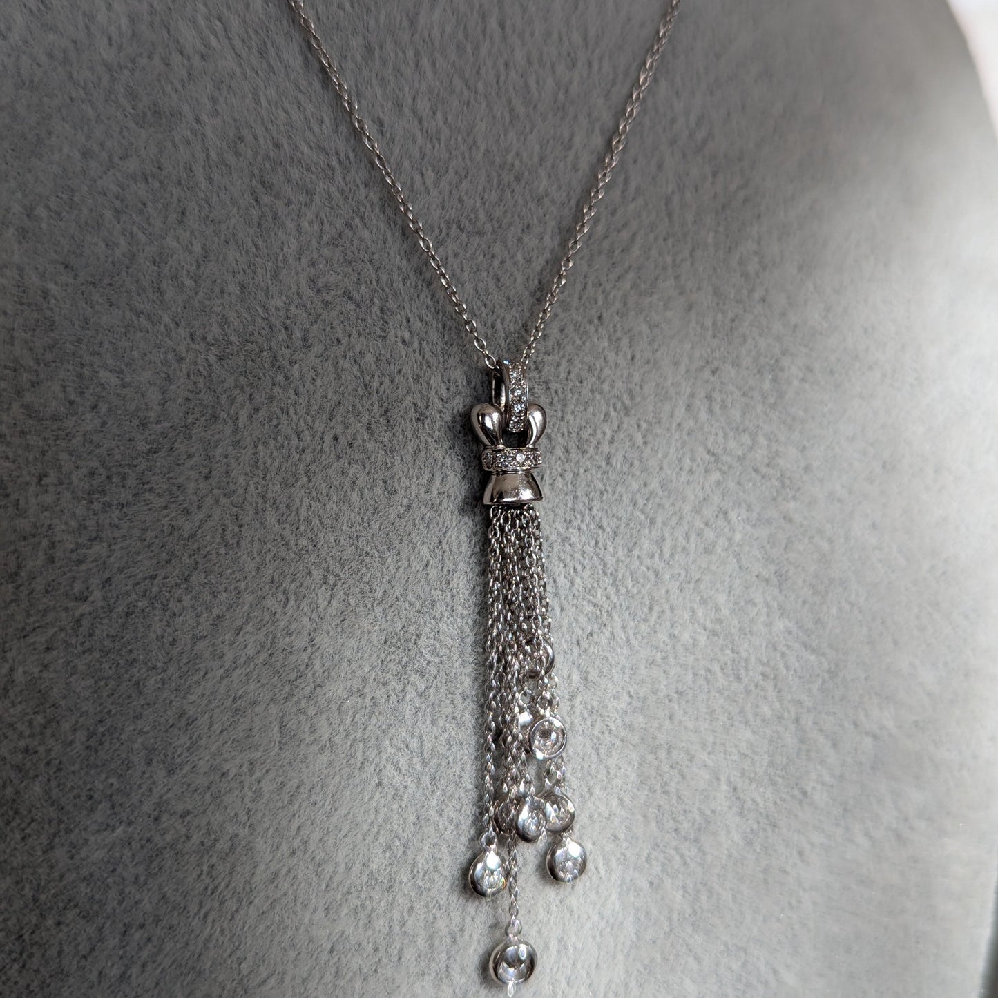3. ダイヤモンドタッセルネックレス WG 0.6ct
