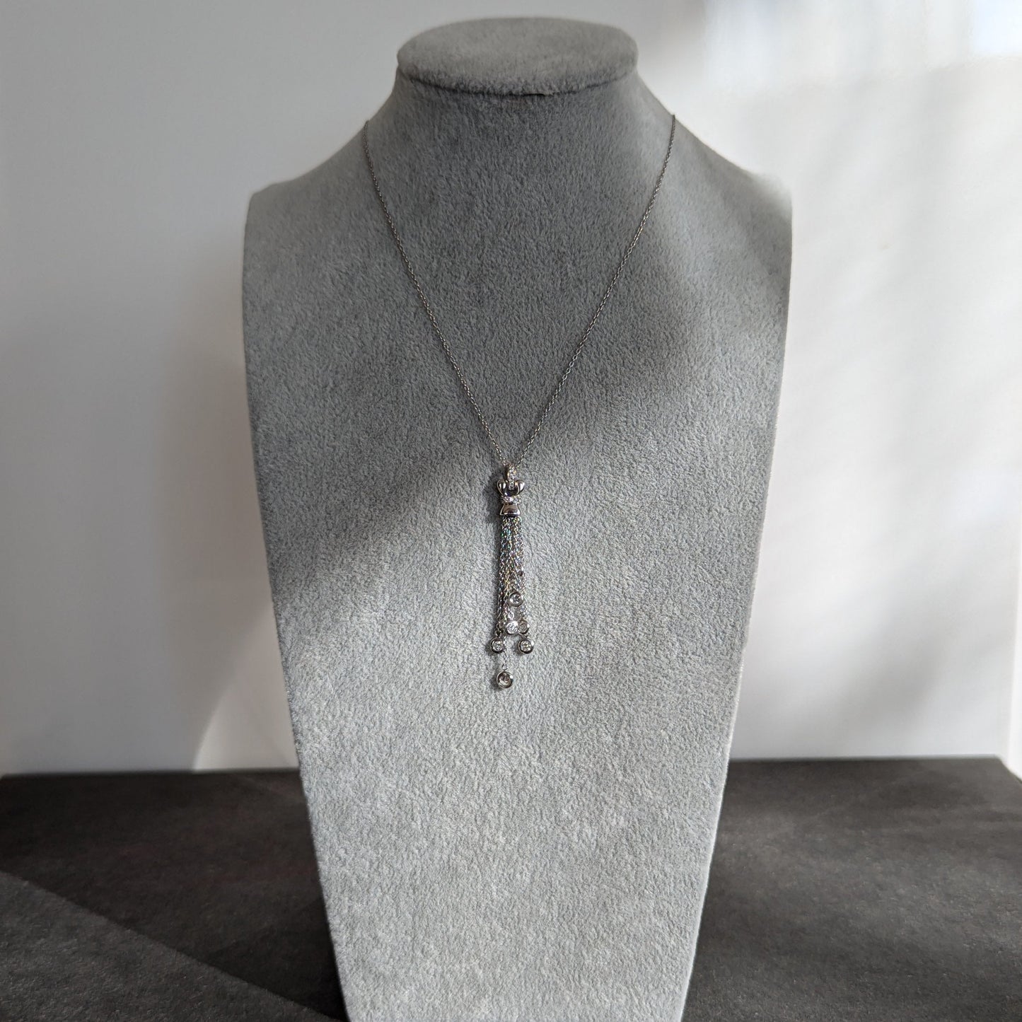 3. ダイヤモンドタッセルネックレス WG 0.6ct