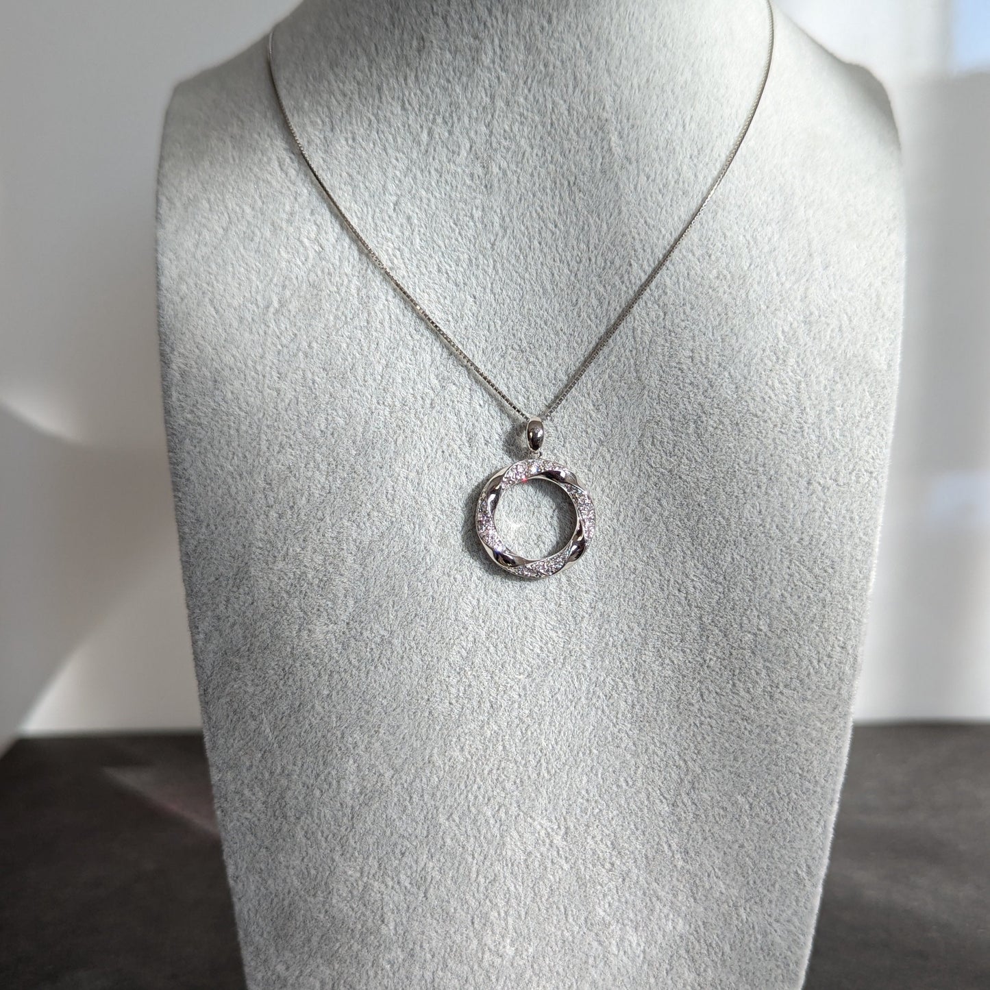 6. ダイヤモンドリース ネックレス PT 0.33ct