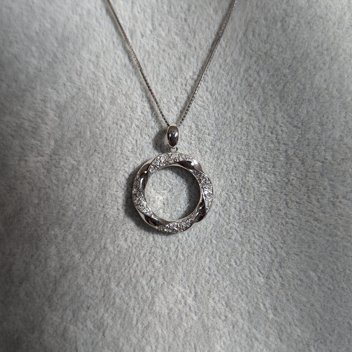 6. ダイヤモンドリース ネックレス PT 0.33ct